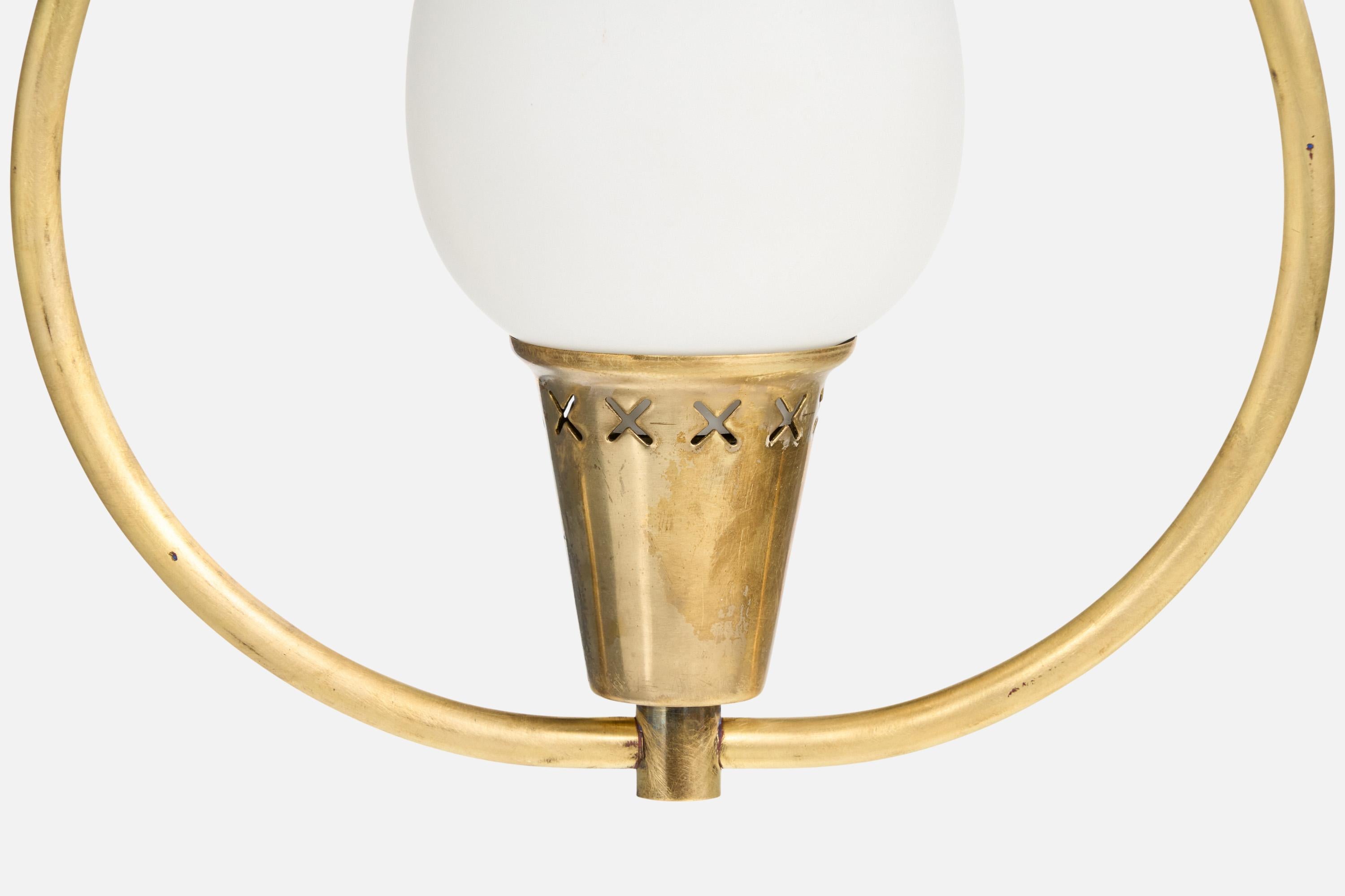 Ottone Designer svedese, lampada a sospensione, ottone, vetro, Svezia, anni '1950 in vendita