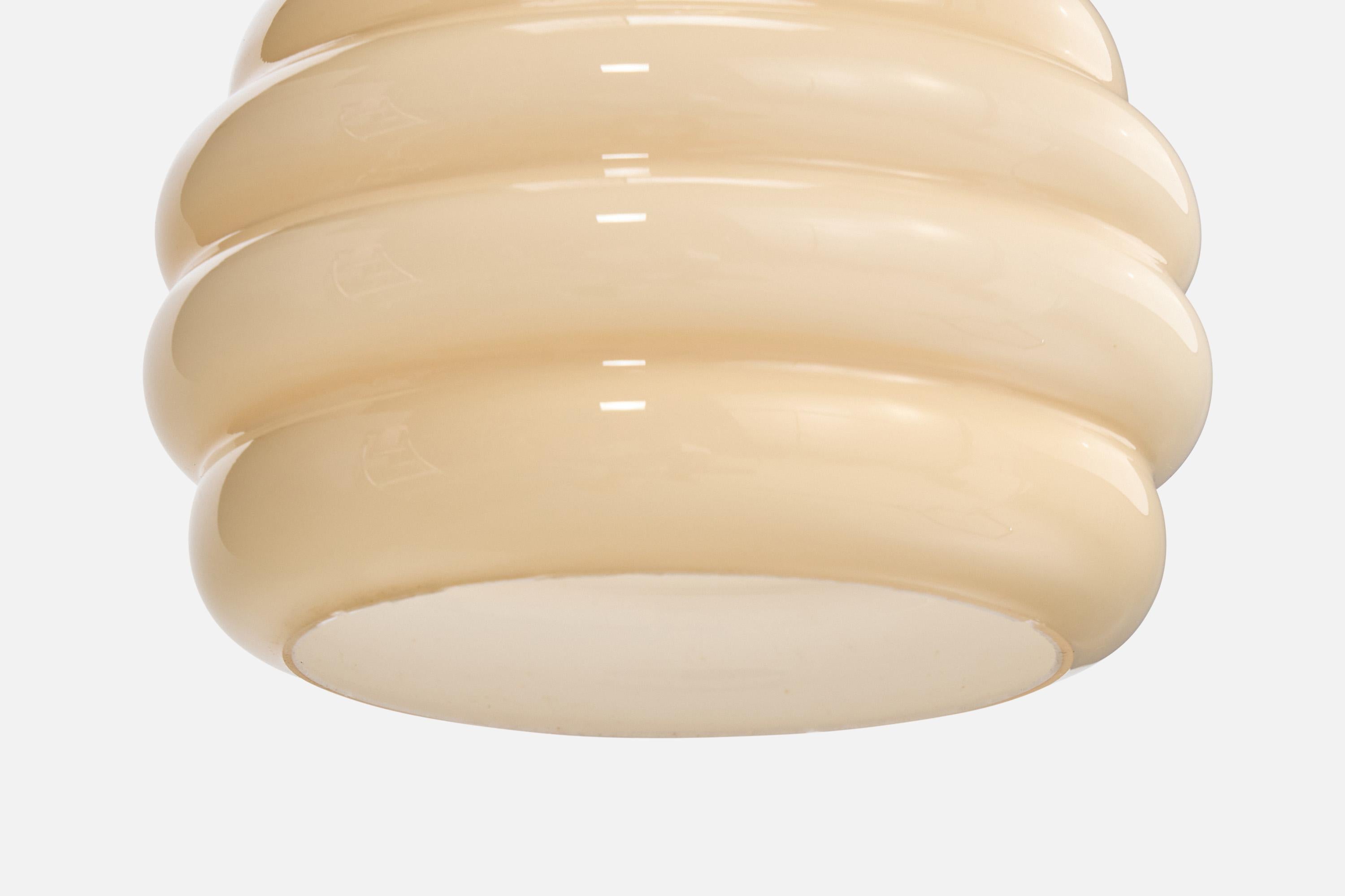 Milieu du XXe siècle Design suédois, lampe à suspension, laiton, verre, Suède, années 1950 en vente