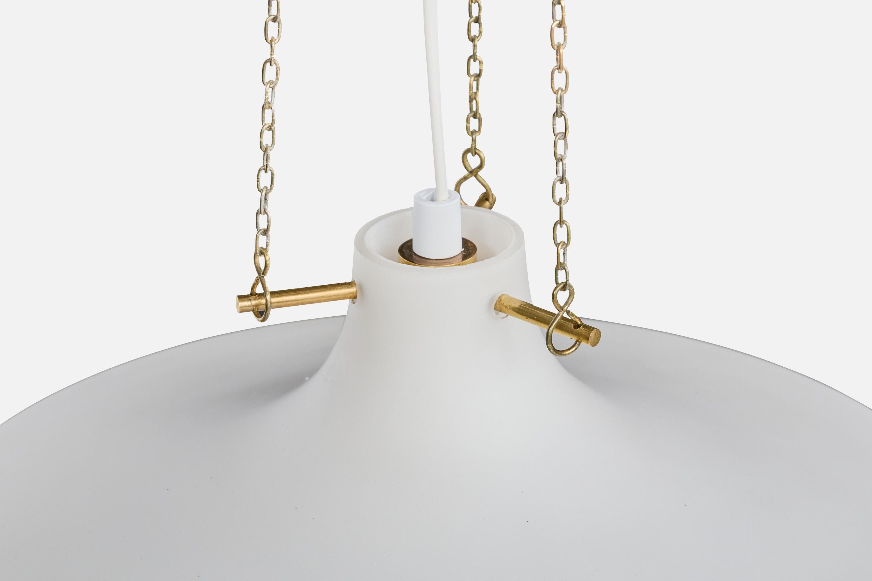 Metà XX secolo Designer svedese, lampada a sospensione, ottone, vetro, Svezia, anni '1950 in vendita
