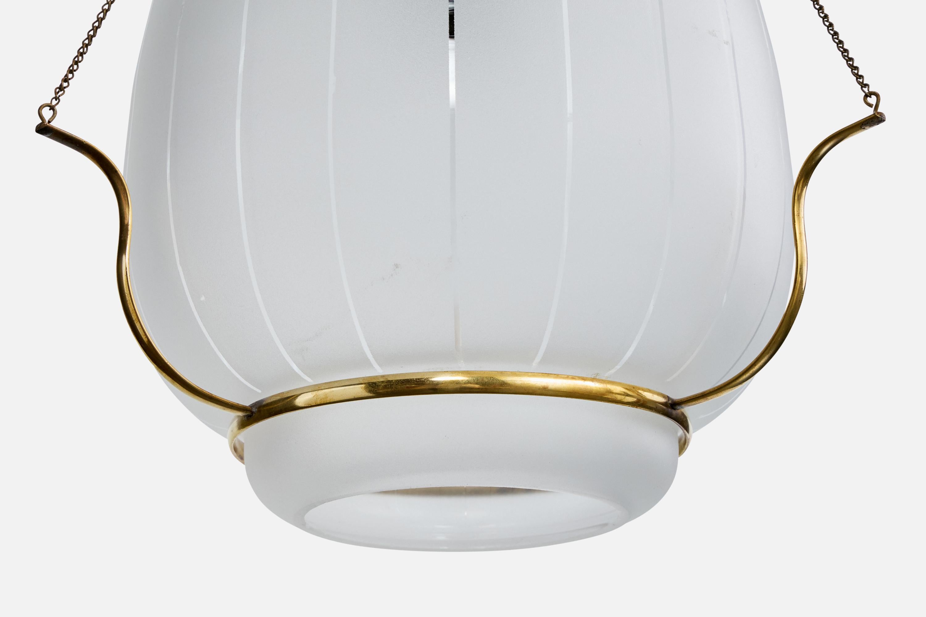 Milieu du XXe siècle Design suédois, lampe à suspension, laiton, verre, Suède, années 1950 en vente