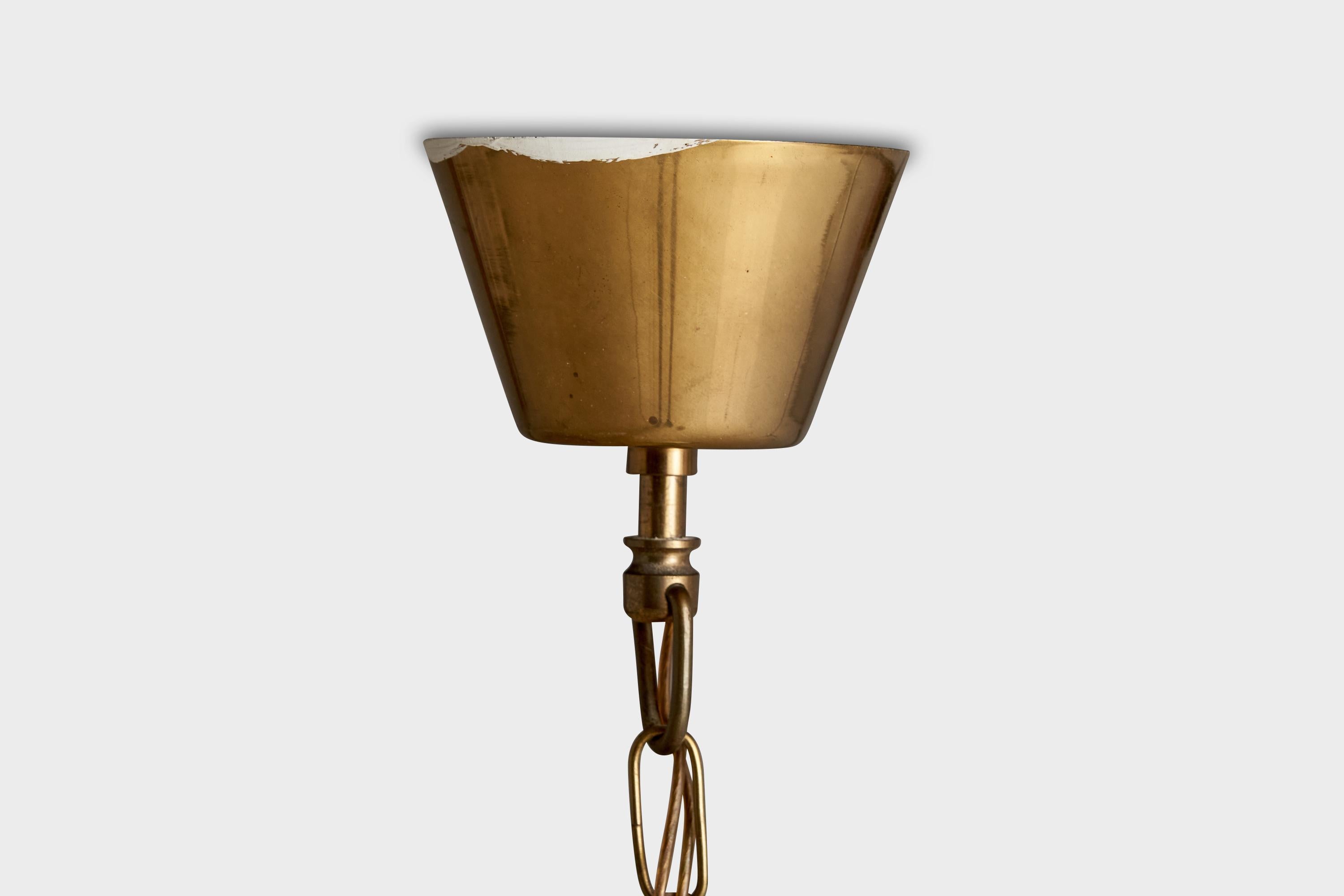 Ottone Designer svedese, lampada a sospensione, ottone, vetro, Svezia, anni '1950 in vendita
