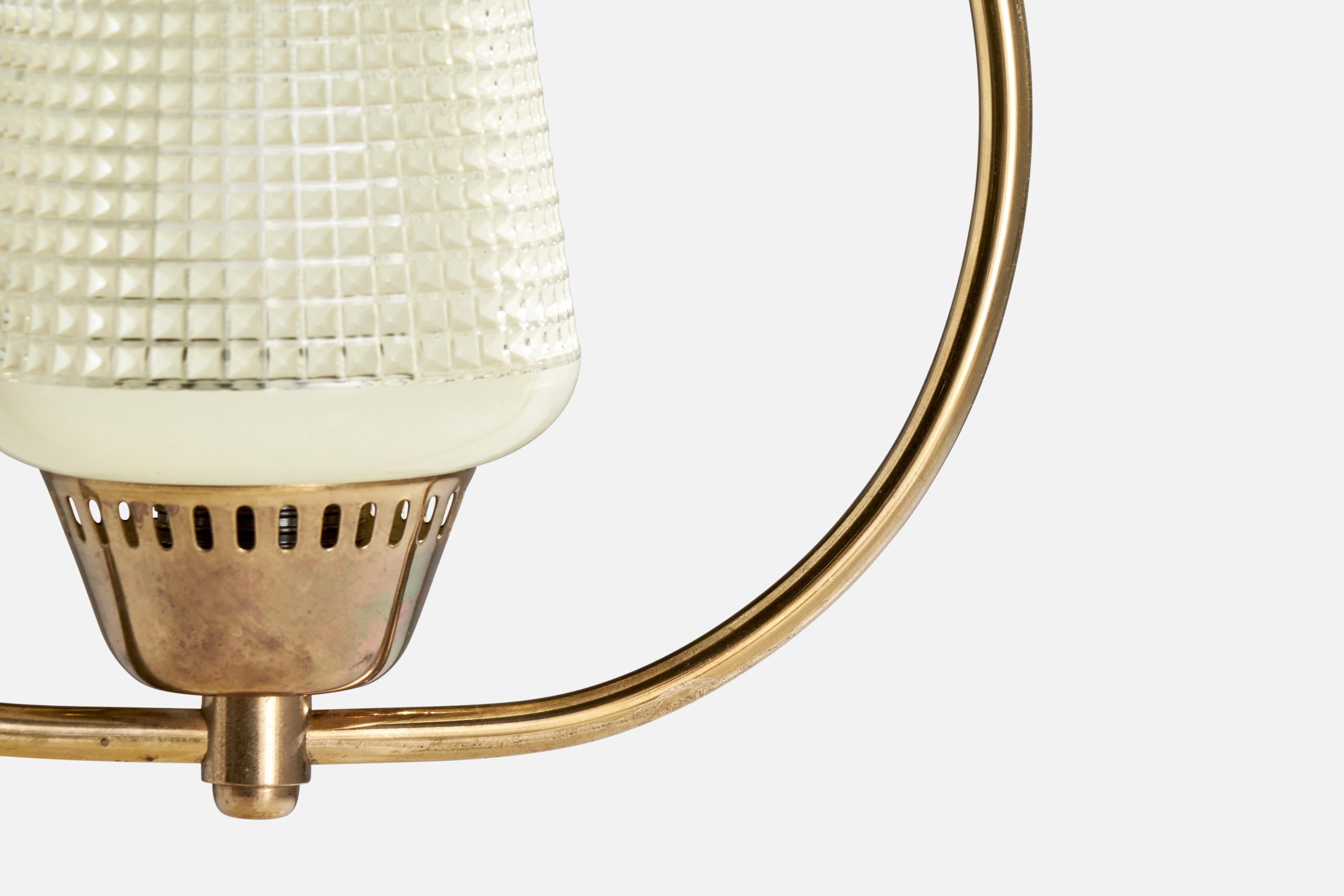 Ottone Designer svedese, lampada a sospensione, ottone, vetro, Svezia, anni '1950 in vendita