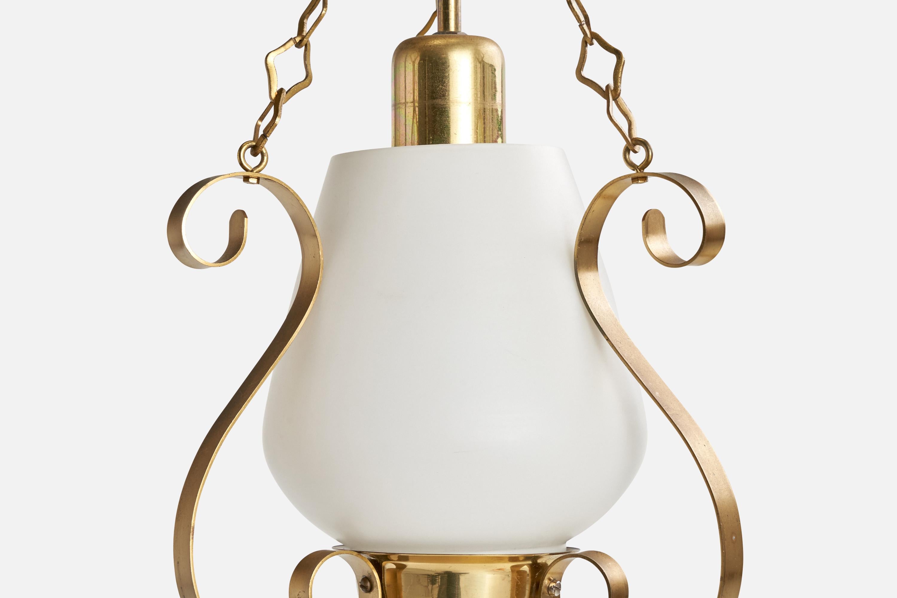 Ottone Designer svedese, lampada a sospensione, ottone, vetro, Svezia, anni '1950 in vendita