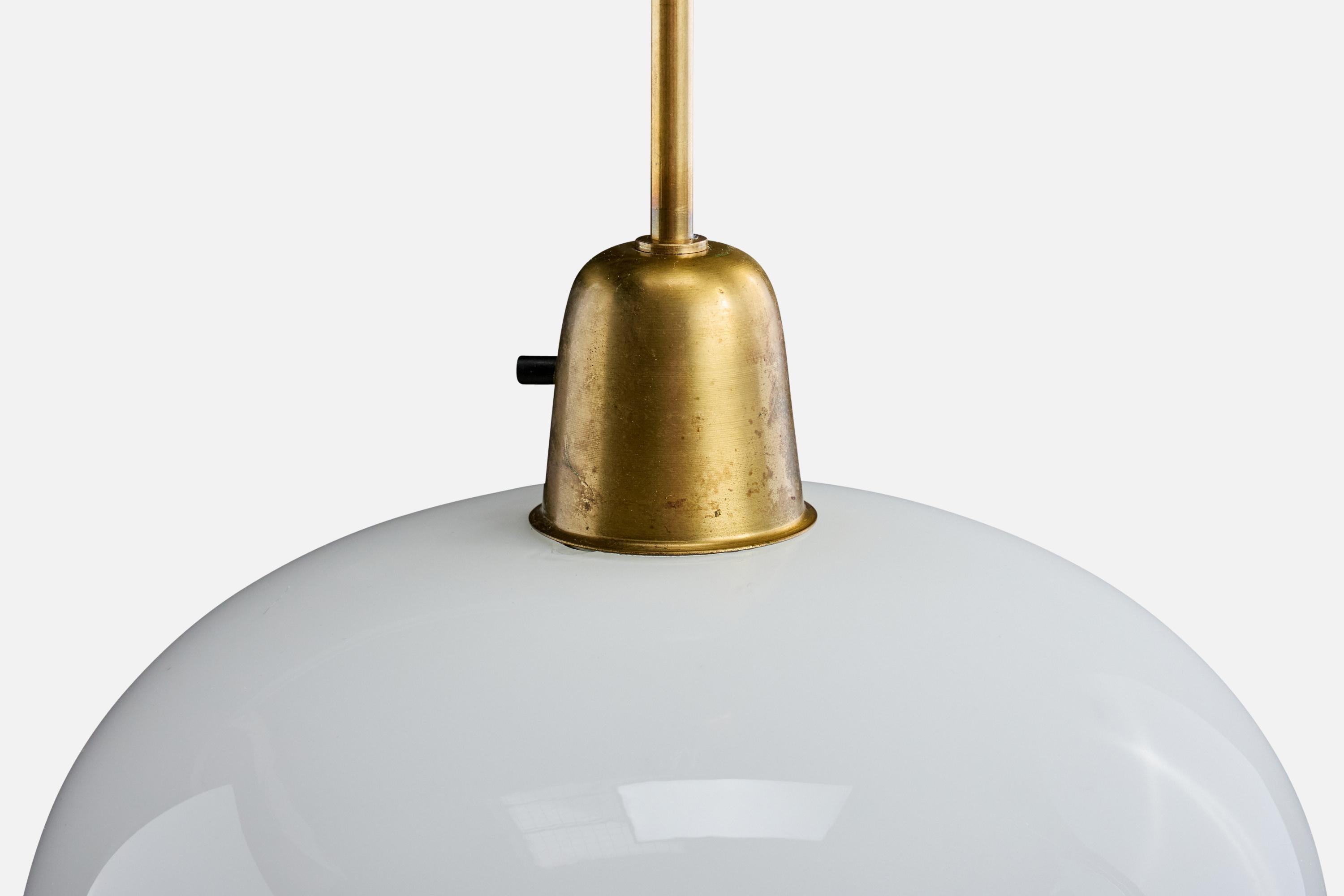 Laiton Design suédois, lampe à suspension, laiton, verre, Suède, années 1950 en vente
