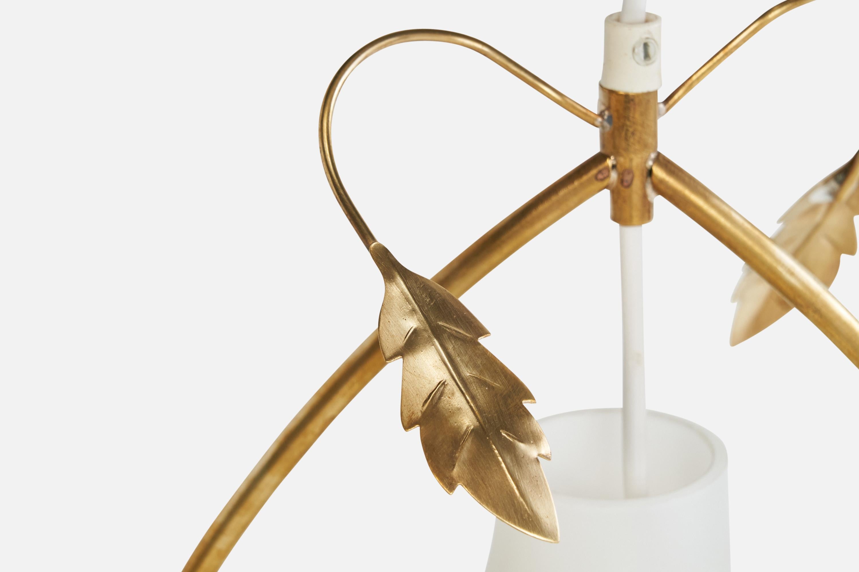 Designer svedese, lampada a sospensione, ottone, vetro, Svezia, anni '1950 in vendita 1