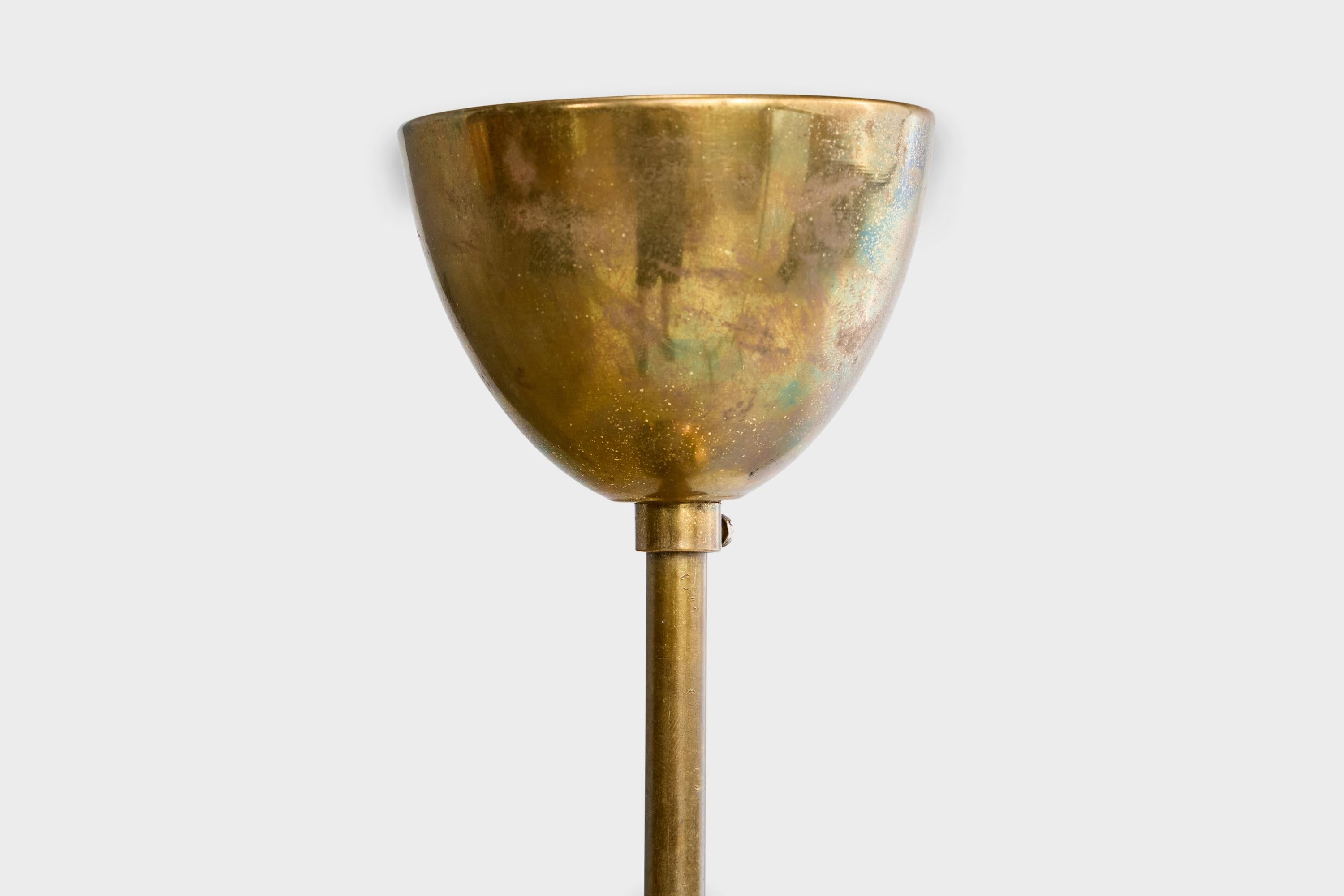 Diseñador sueco, lámpara colgante, latón, cristal, Suecia, años 1950 en venta 1