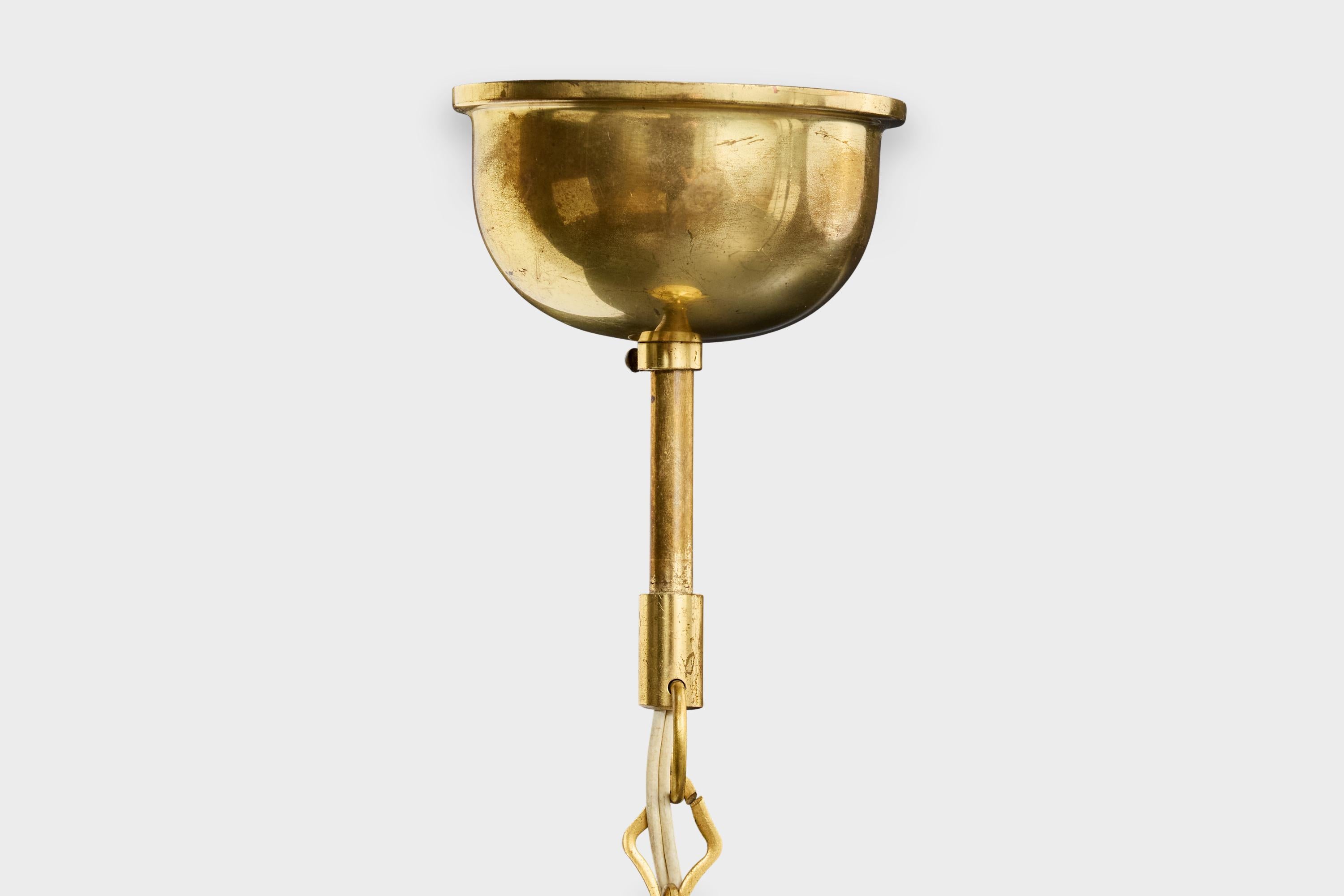 Diseñador sueco, lámpara colgante, latón, cristal, Suecia, años 1950 en venta 2