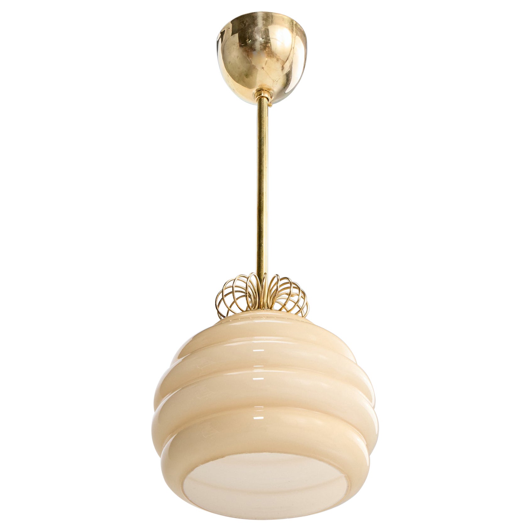 Diseñador sueco, lámpara colgante, latón, cristal, Suecia, años 1950