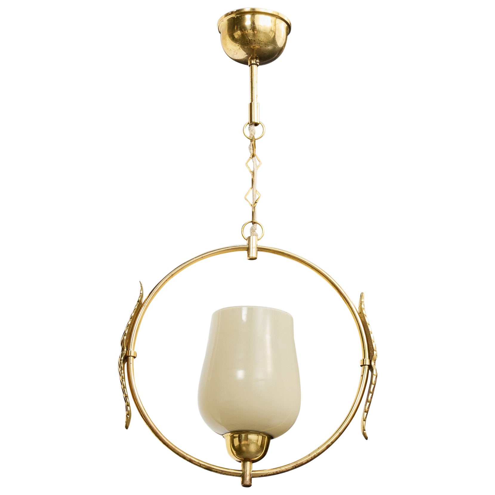 Designer svedese, lampada a sospensione, ottone, vetro, Svezia, anni 
1950 in vendita