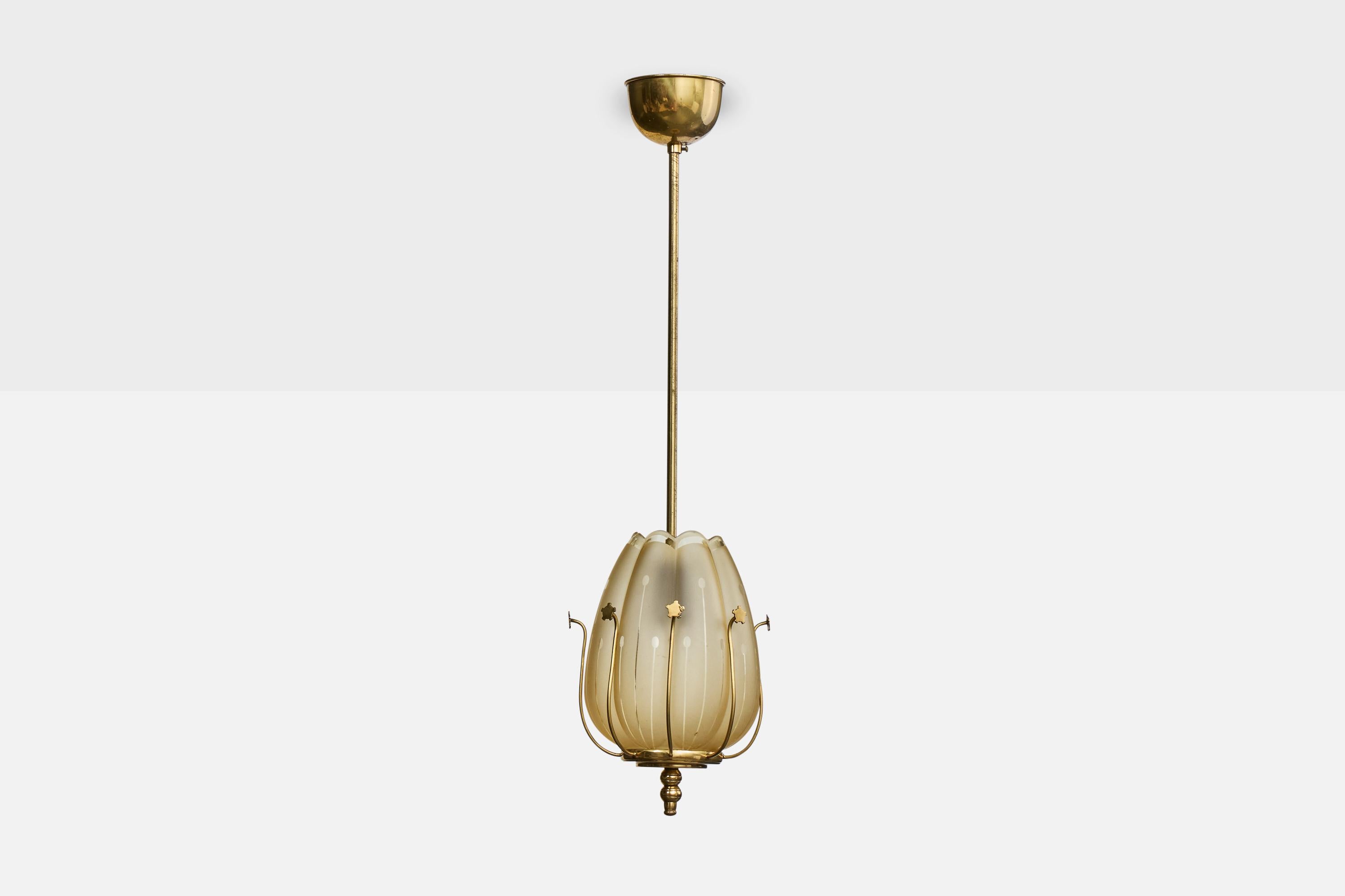 Mid-Century moderno Designer svedese, lampada a sospensione, ottone, vetro, Svezia, anni '1960 in vendita