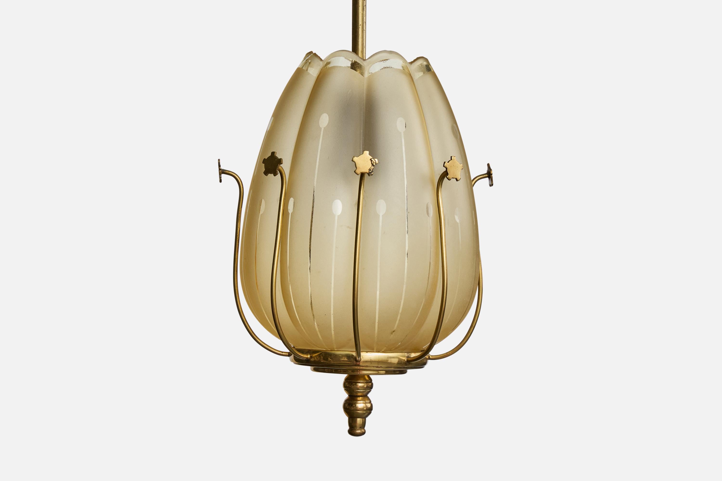 Designer svedese, lampada a sospensione, ottone, vetro, Svezia, anni '1960 In condizioni buone in vendita a High Point, NC
