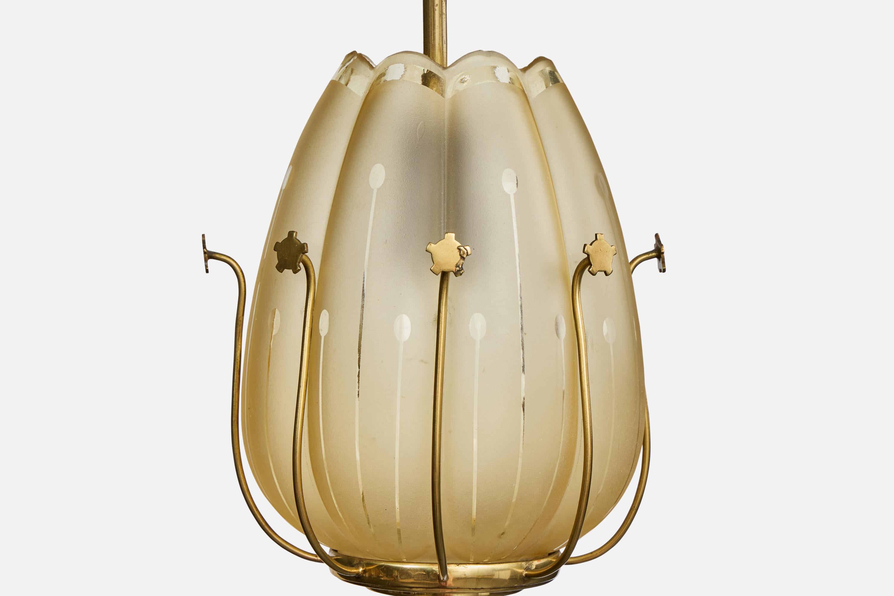 Ottone Designer svedese, lampada a sospensione, ottone, vetro, Svezia, anni '1960 in vendita