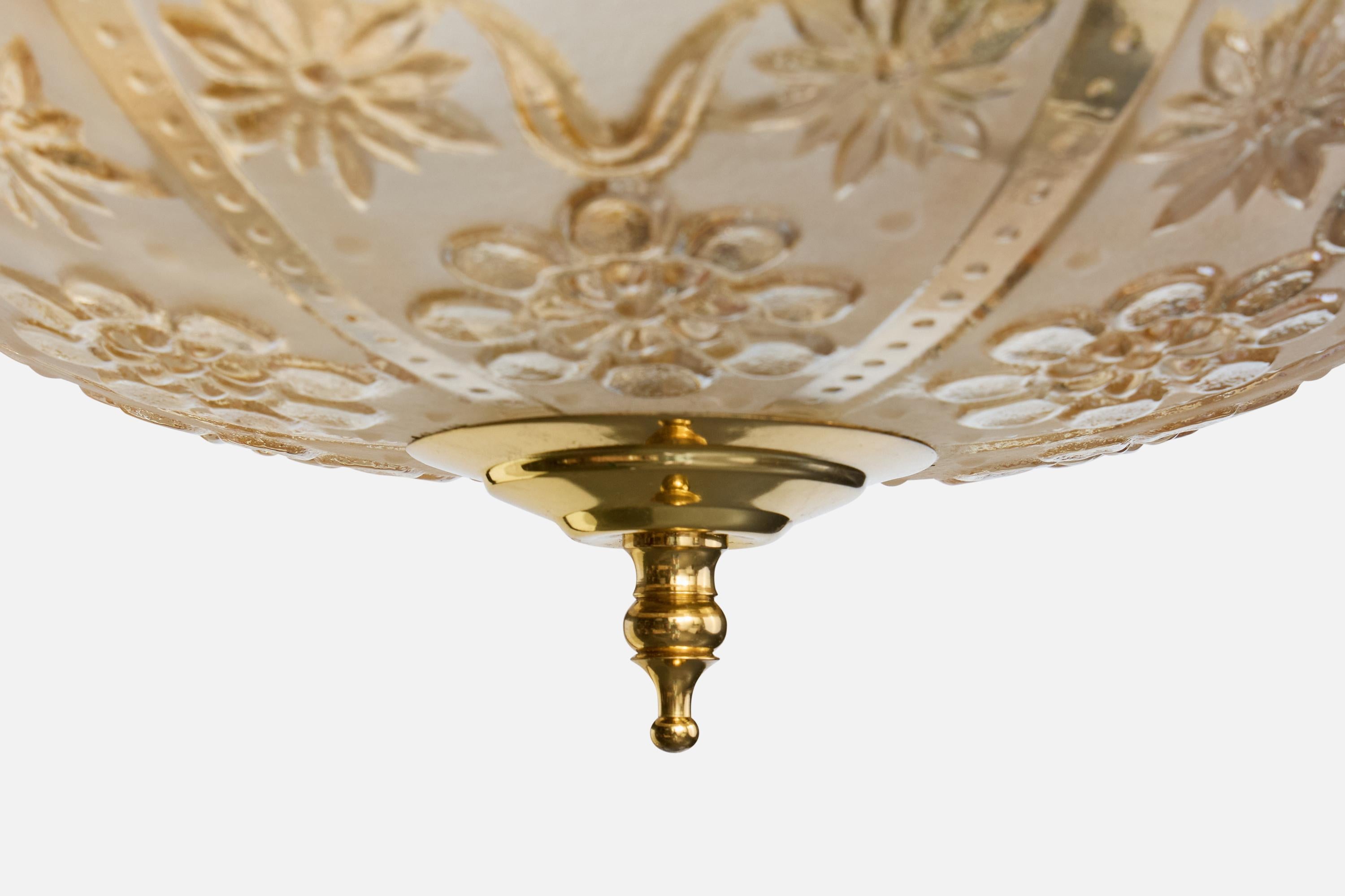 Fine XX secolo Designer svedese, lampada a sospensione, ottone, vetro, Svezia, anni '1970 in vendita