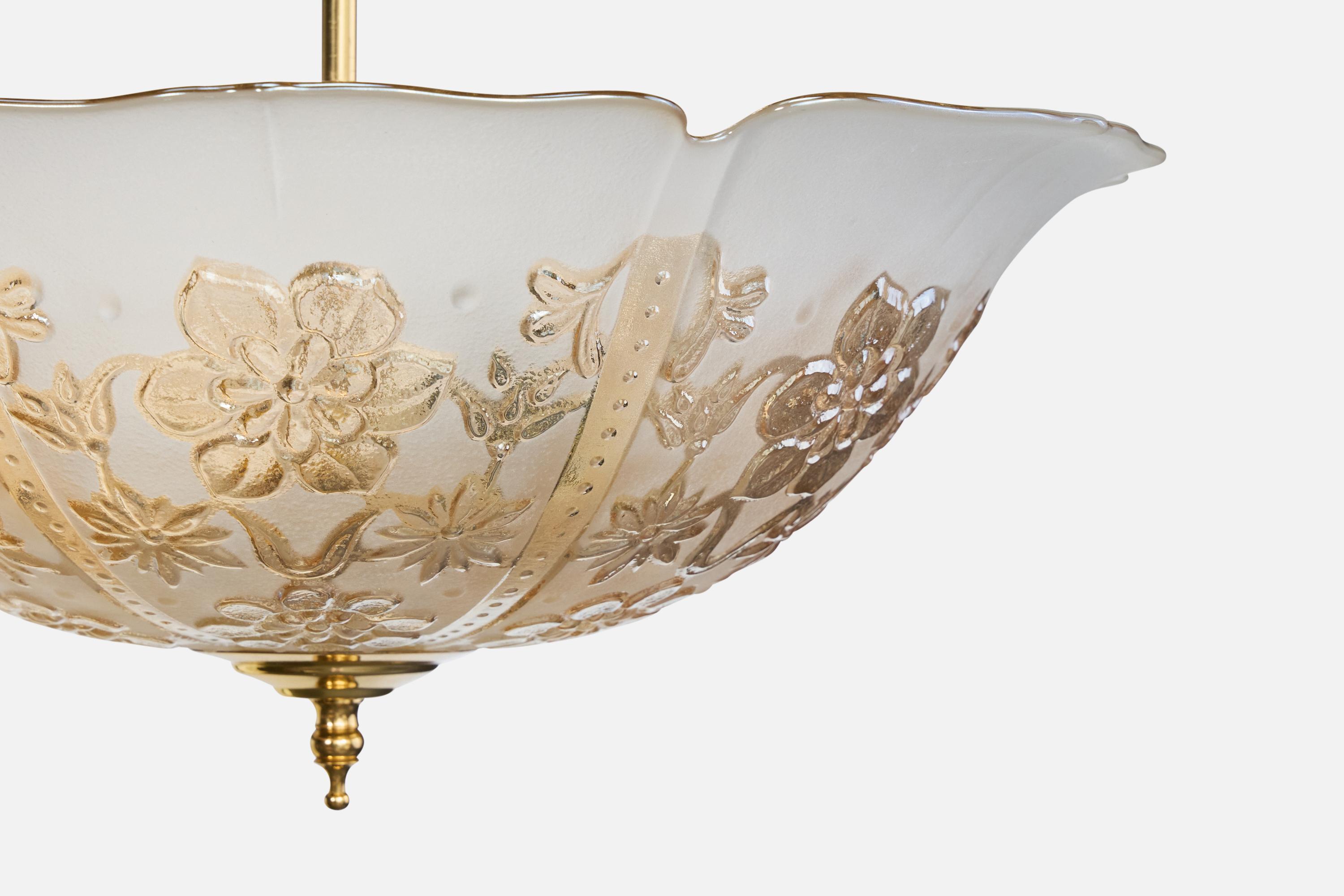 Ottone Designer svedese, lampada a sospensione, ottone, vetro, Svezia, anni '1970 in vendita