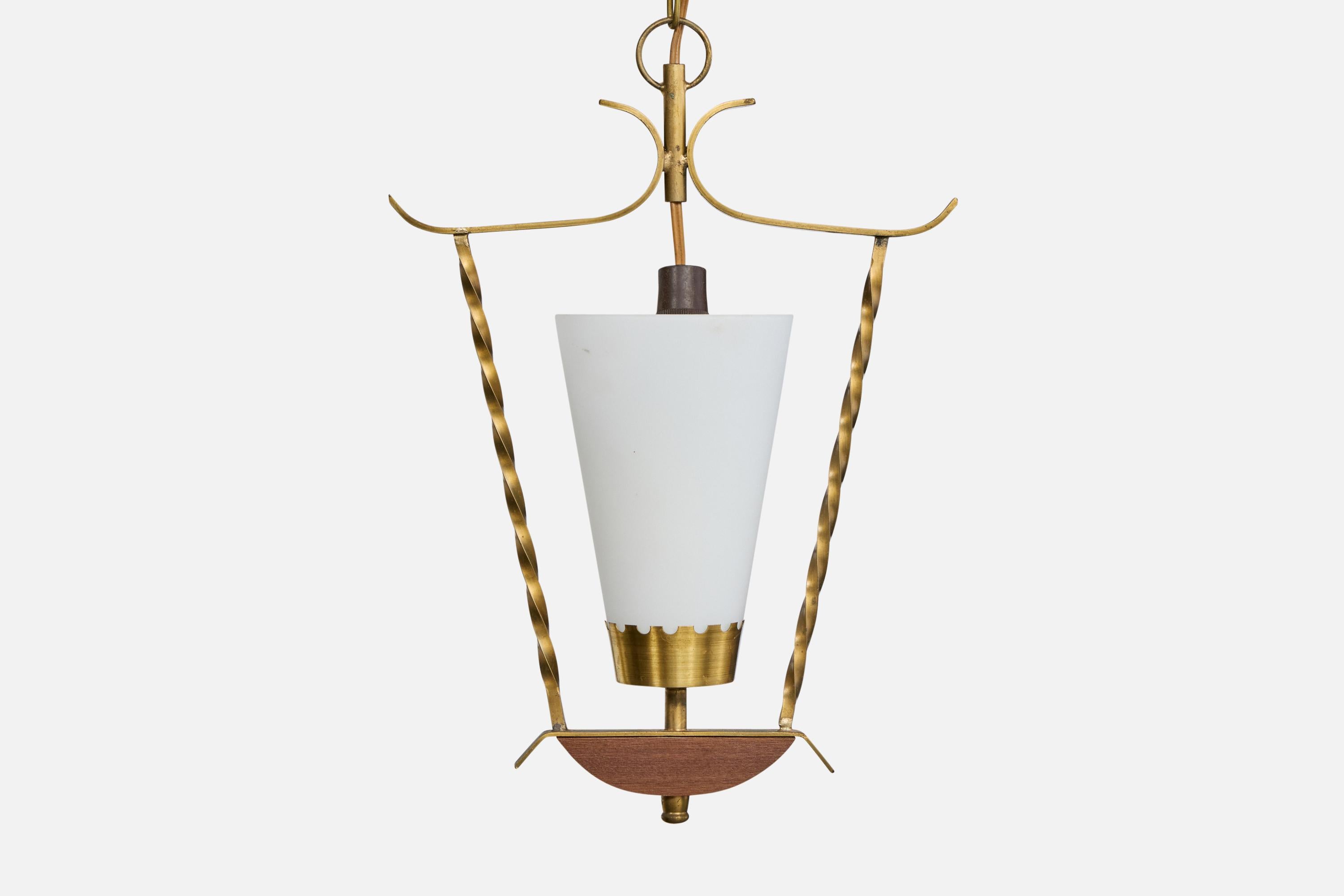 Metà XX secolo Lampada a sospensione di design svedese, ottone, vetro, teak, Svezia, anni '50 in vendita