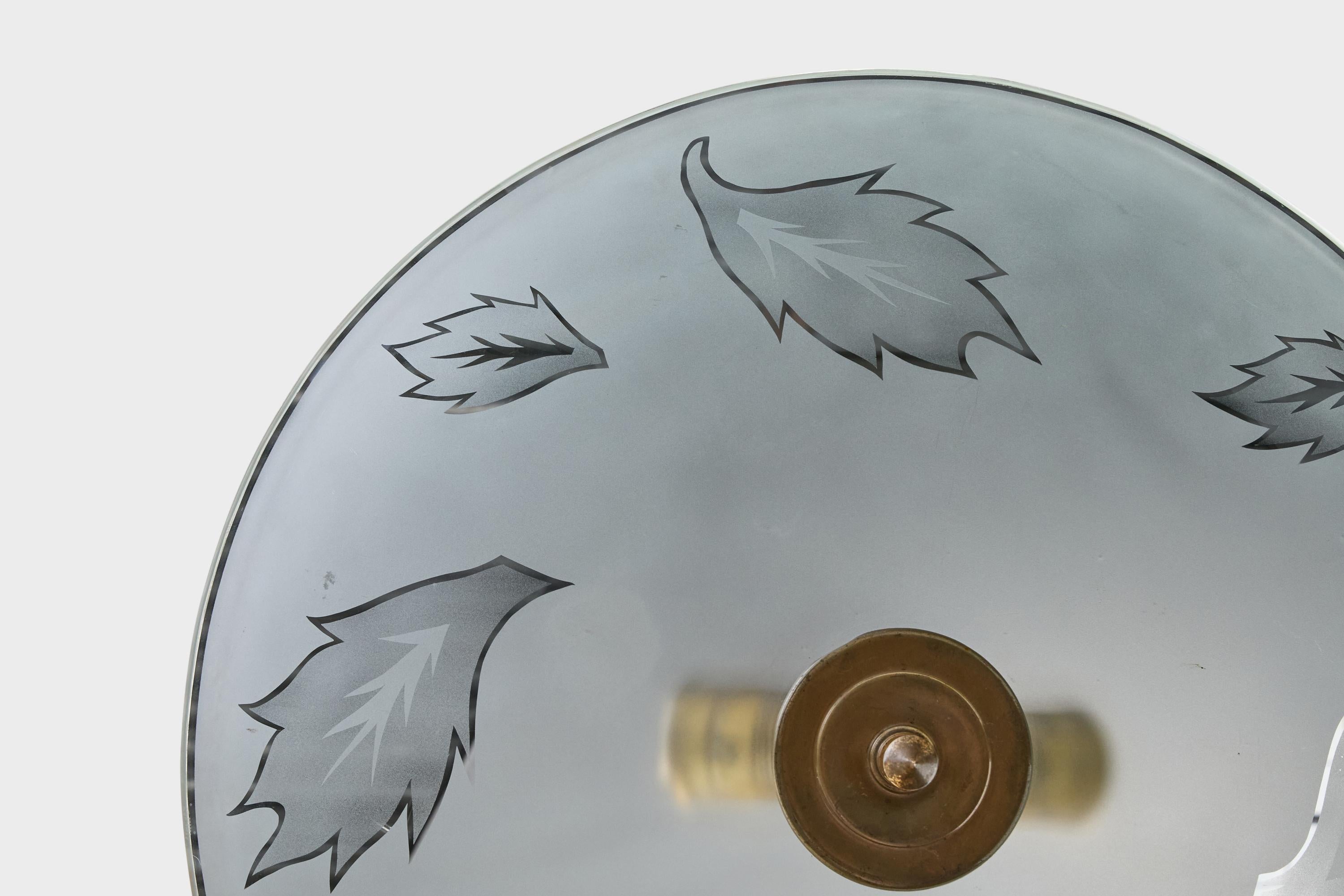 Milieu du XXe siècle Designer suédois, suspension, laiton, verre, bois, Suède, années 1930 en vente