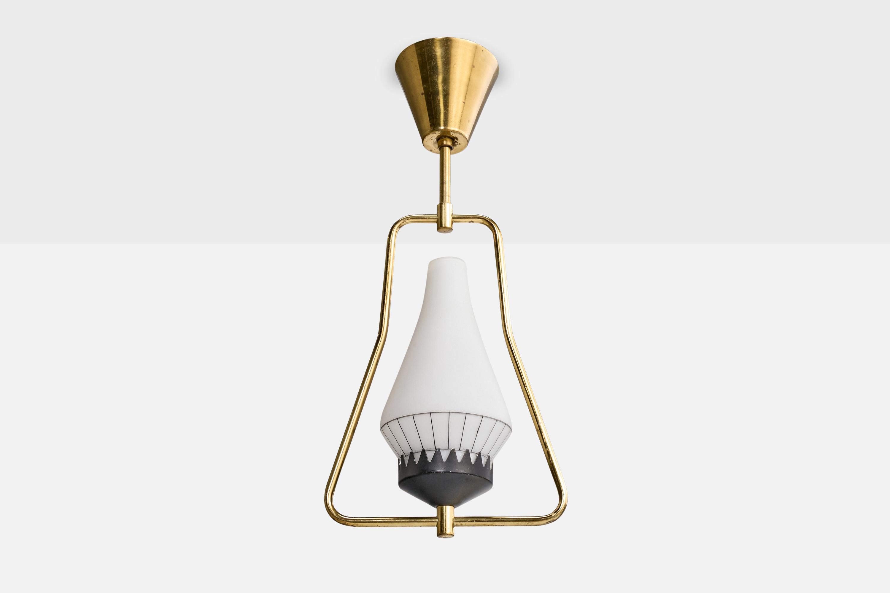 Lampada a sospensione in ottone, metallo laccato nero e vetro opalino bianco progettata e prodotta in Svezia, anni '50 circa.

Dimensioni complessive (pollici): 20,0 