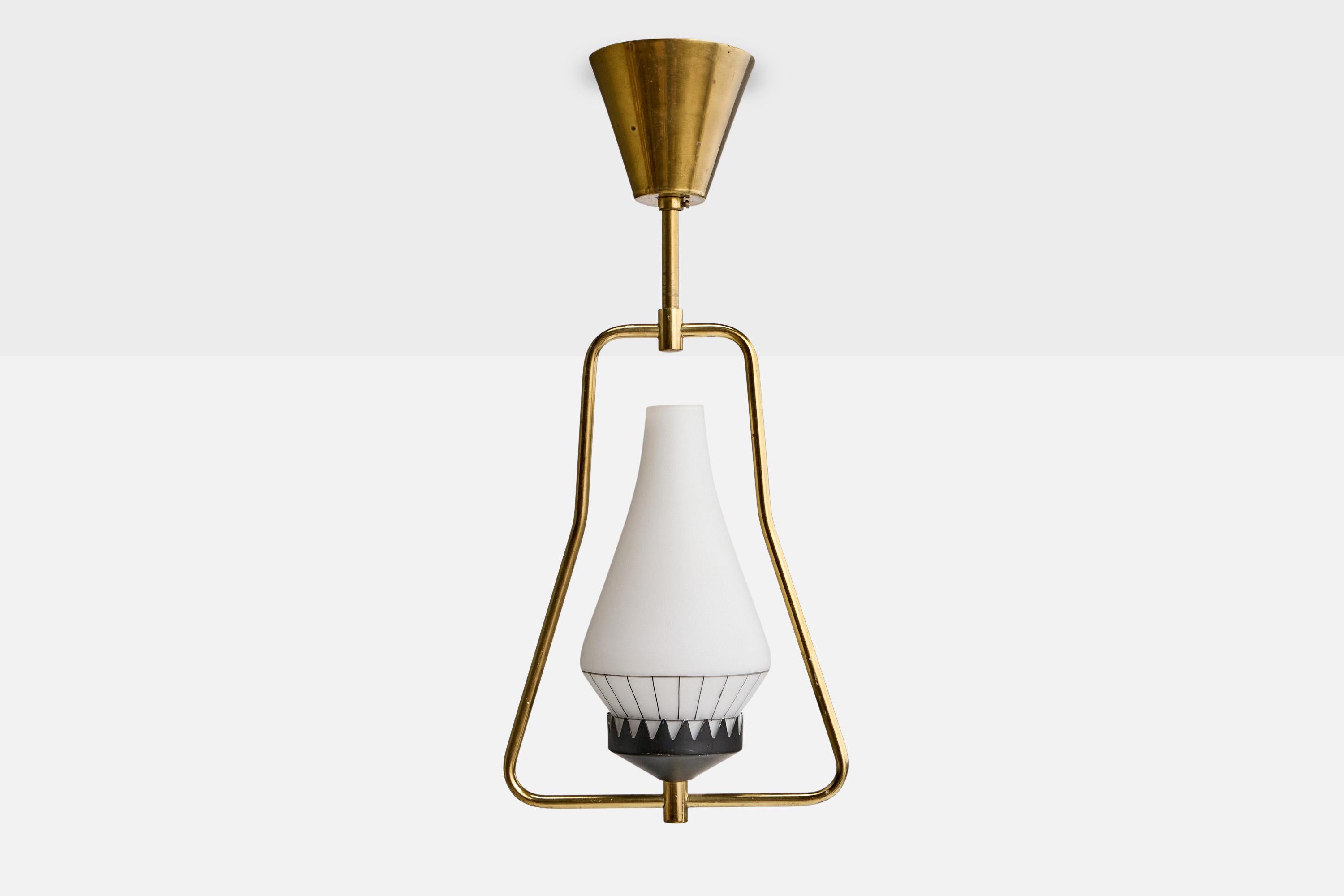 Mid-Century moderno Designer svedese, lampada a sospensione, ottone, metallo, vetro, Svezia, anni '1950 in vendita