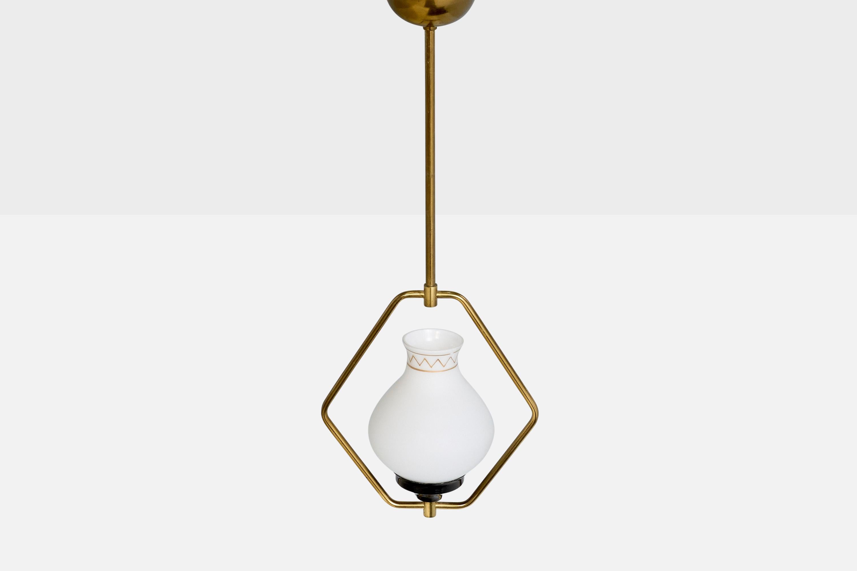 Designer svedese, lampada a sospensione, ottone, metallo, vetro, Svezia, anni '1950 In condizioni buone in vendita a High Point, NC