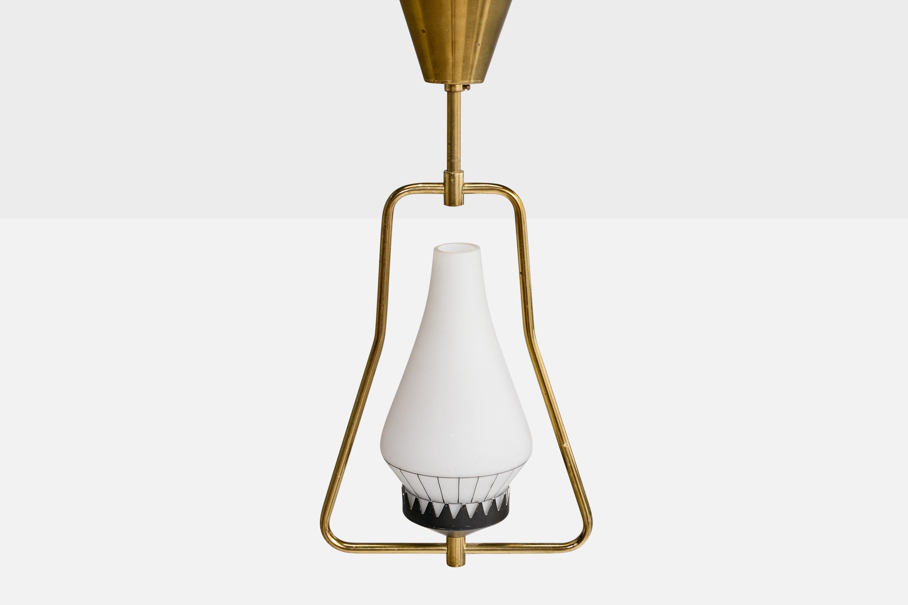 Svedese Designer svedese, lampada a sospensione, ottone, metallo, vetro, Svezia, anni '1950 in vendita