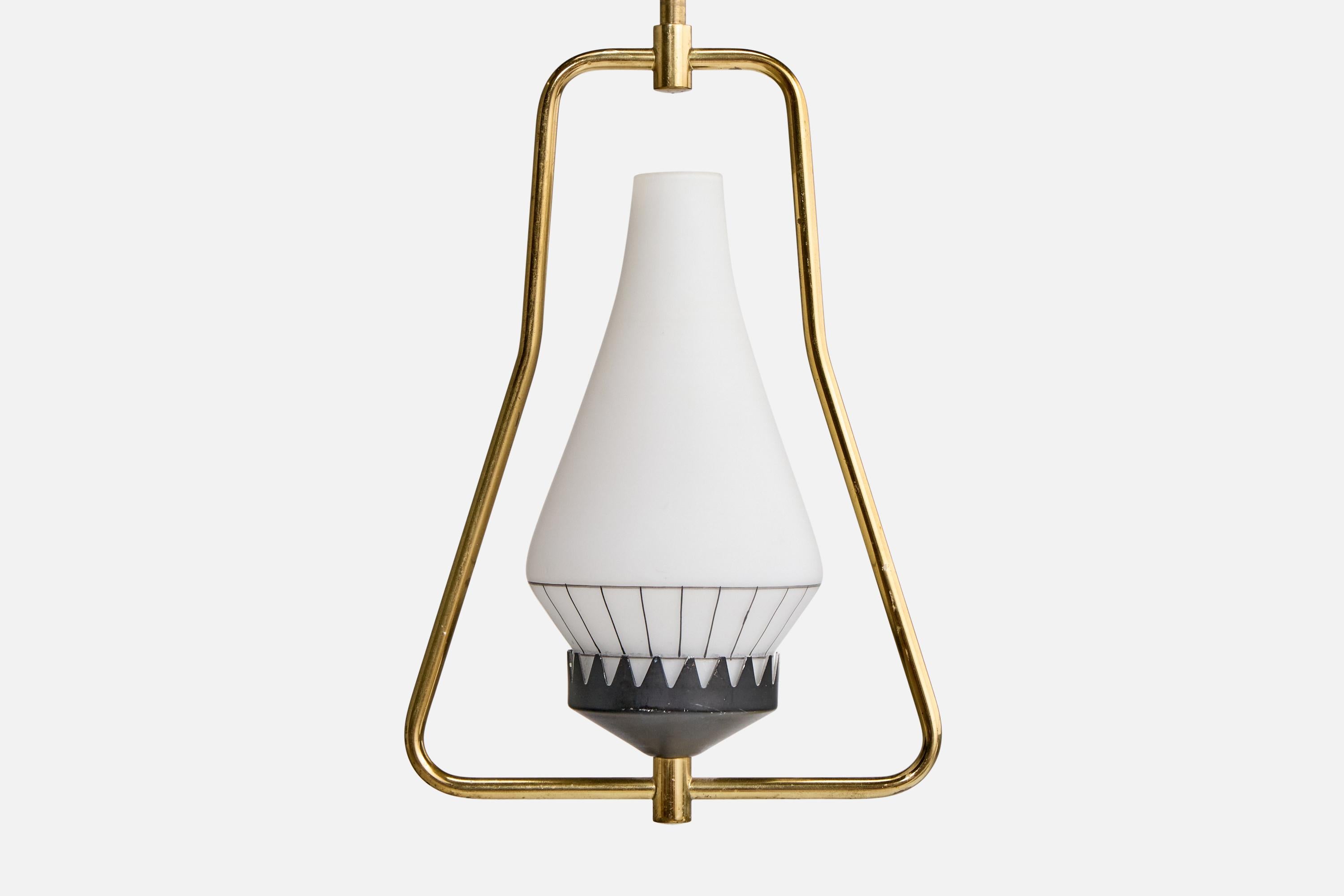 Designer svedese, lampada a sospensione, ottone, metallo, vetro, Svezia, anni '1950 In condizioni buone in vendita a High Point, NC