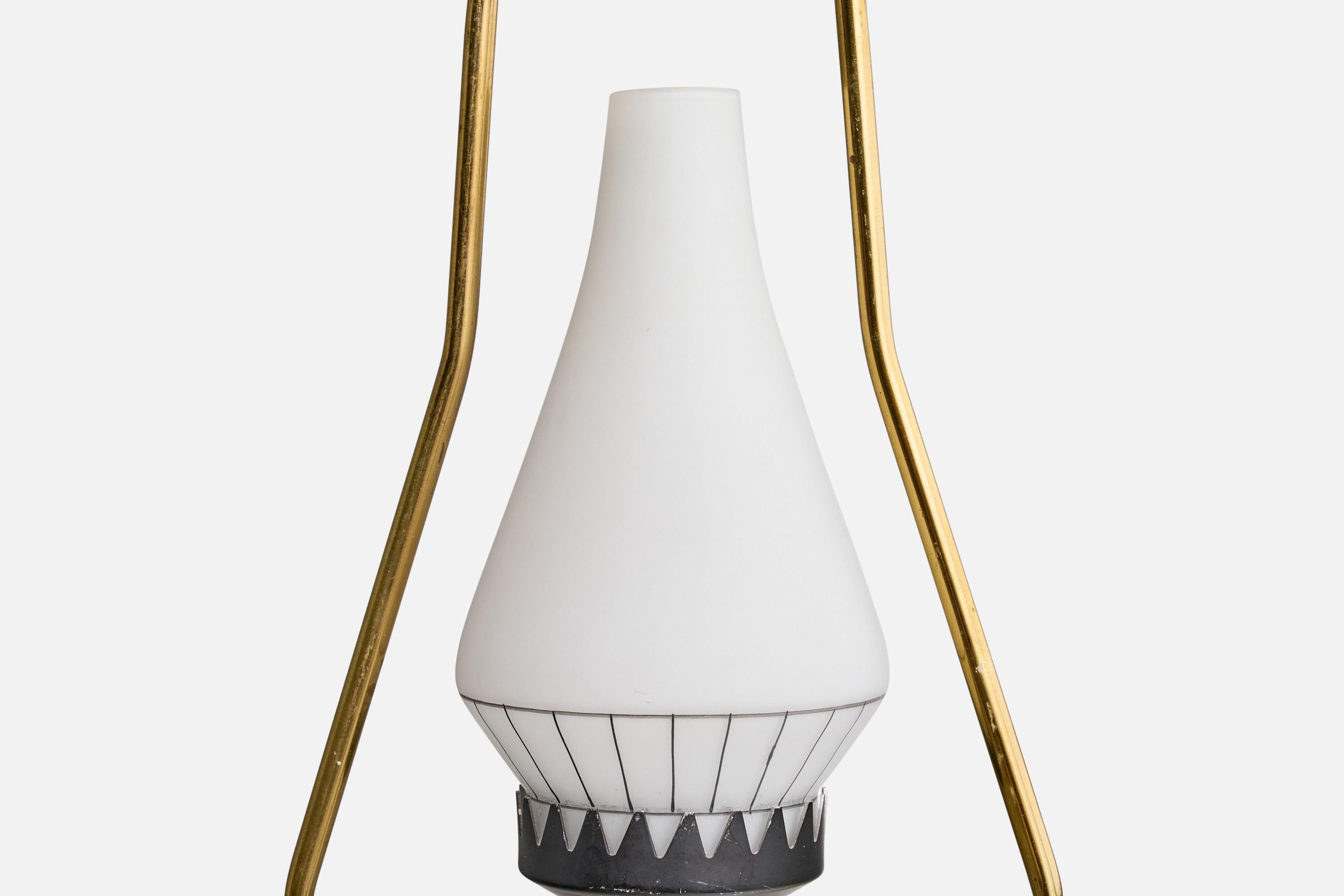 Metallo Designer svedese, lampada a sospensione, ottone, metallo, vetro, Svezia, anni '1950 in vendita
