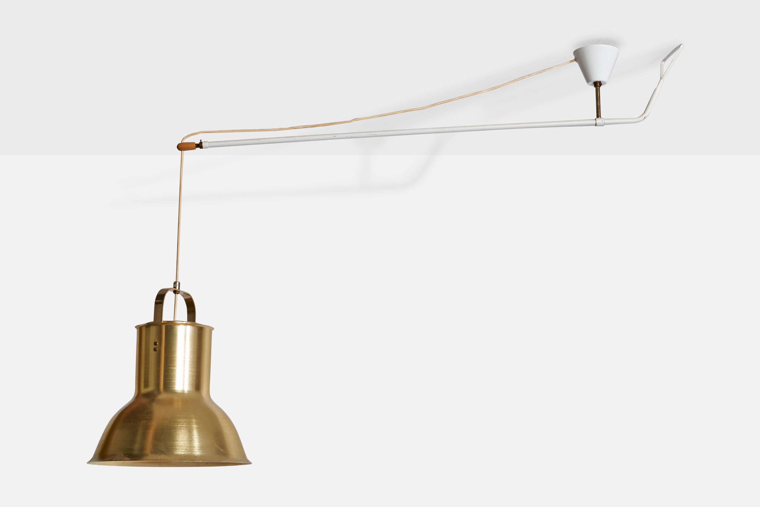 Lámpara colgante regulable de latón, metal lacado en blanco y madera, diseñada y fabricada en Suecia, c. 1950.

Dimensiones totales (pulgadas): 32,5