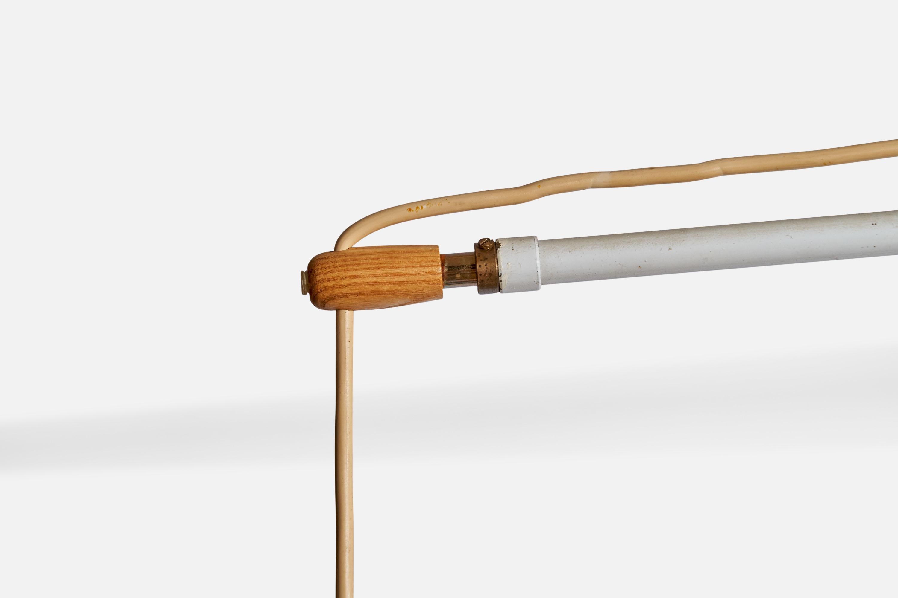 Diseñador sueco, lámpara colgante, latón, metal, madera, Suecia, años 50 en Bueno estado para la venta en High Point, NC