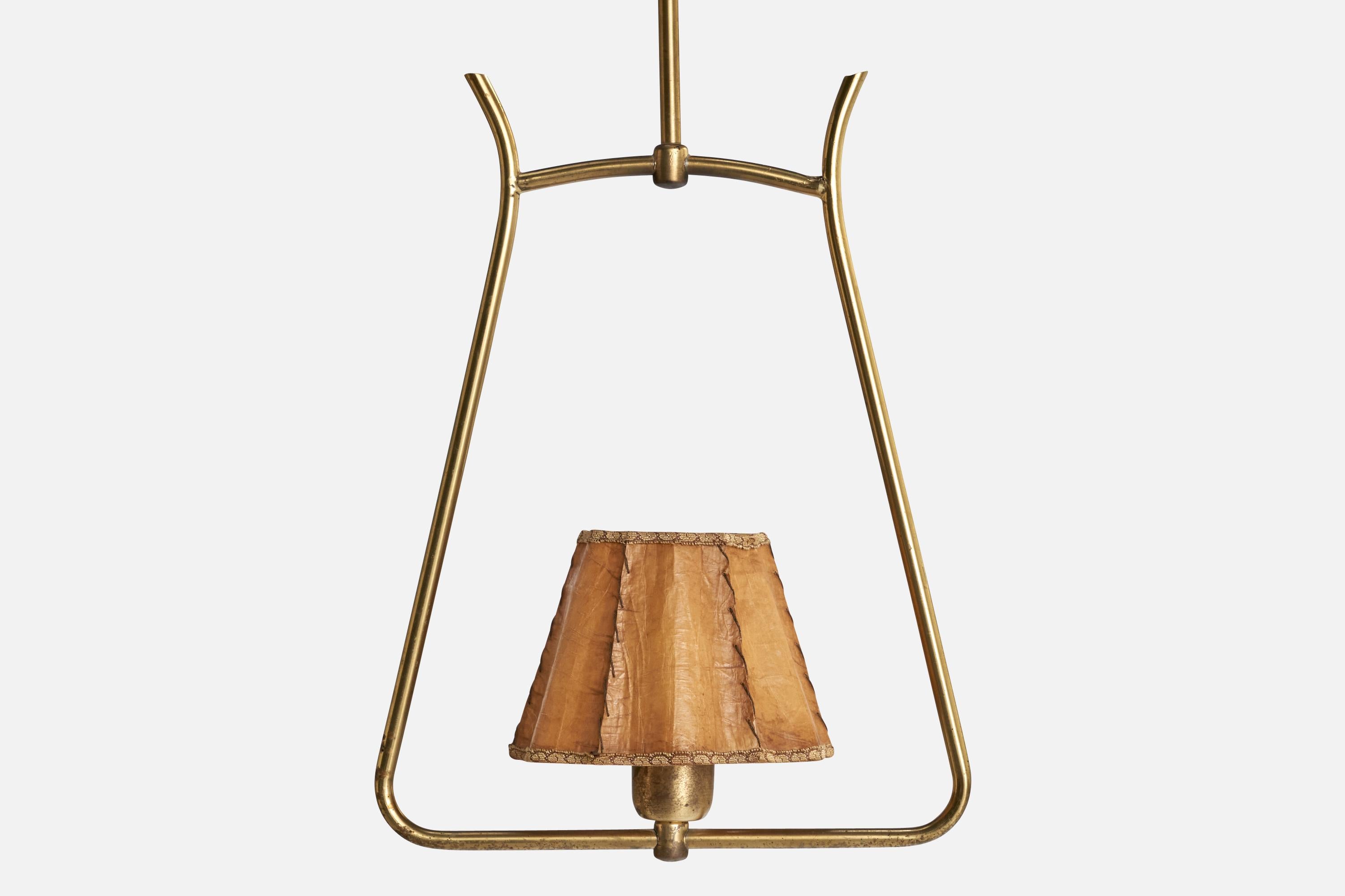Designer svedese, lampada a sospensione, ottone, carta pergamena, Svezia, anni '40 In condizioni buone in vendita a High Point, NC