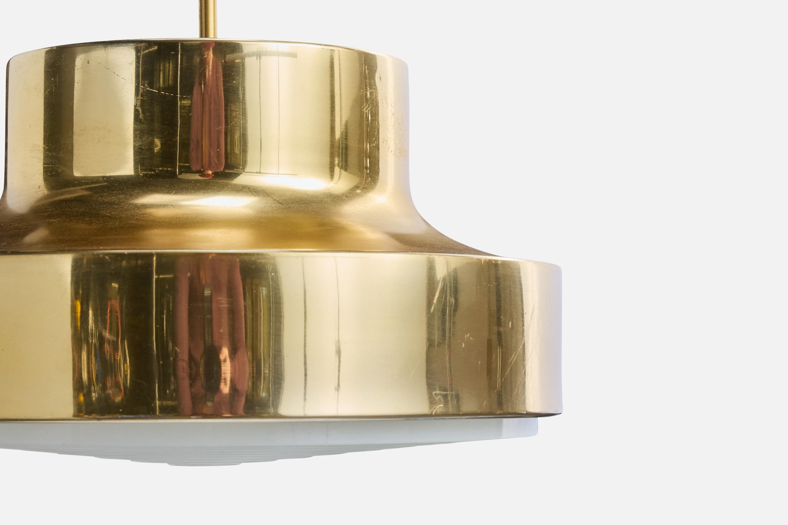 Diseñador sueco, lámpara colgante, latón, plástico, Suecia, años 70 Latón en venta