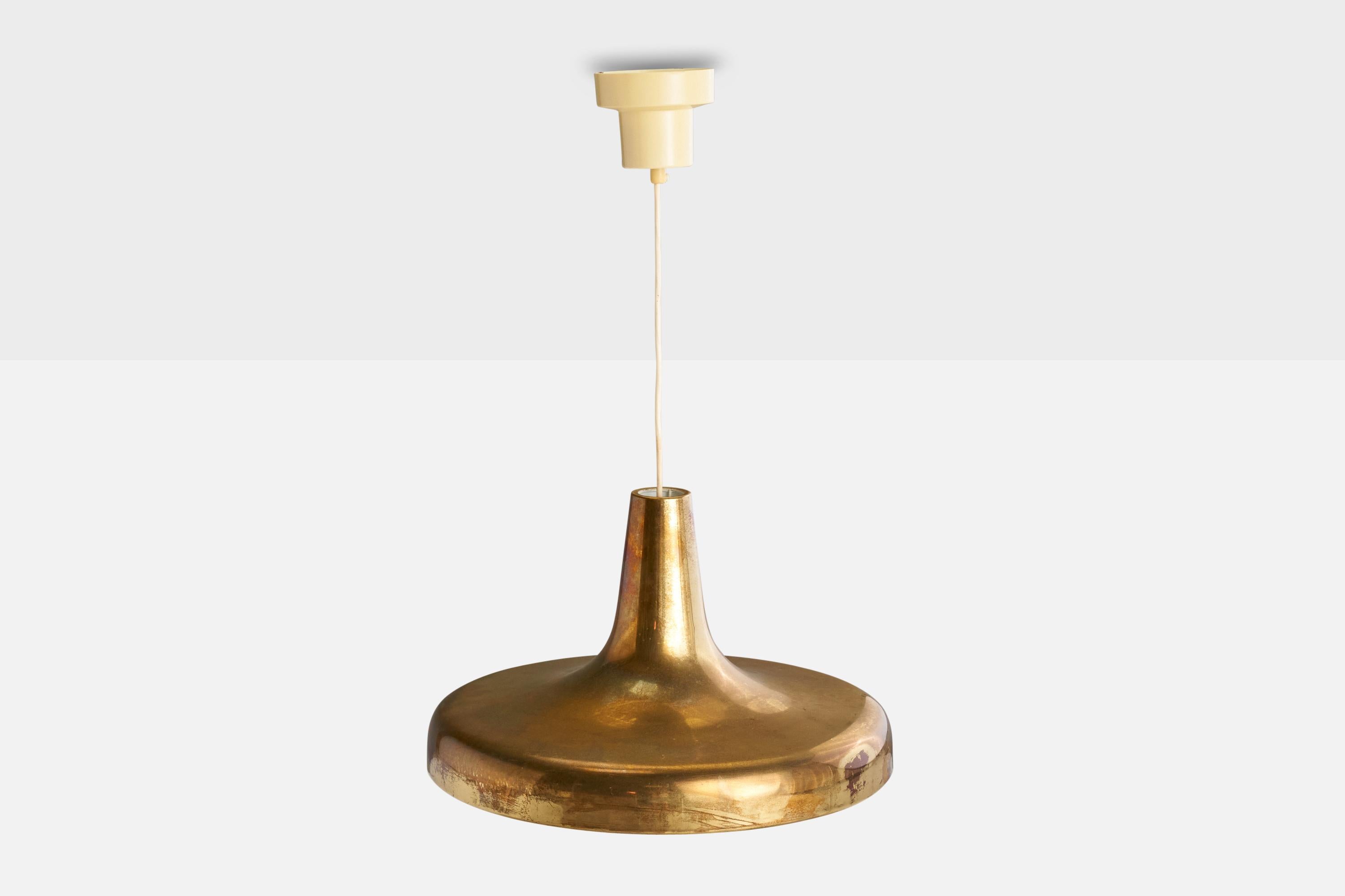Metà XX secolo Designer svedese, Lampada a sospensione, Ottone, Svezia, anni '50 in vendita