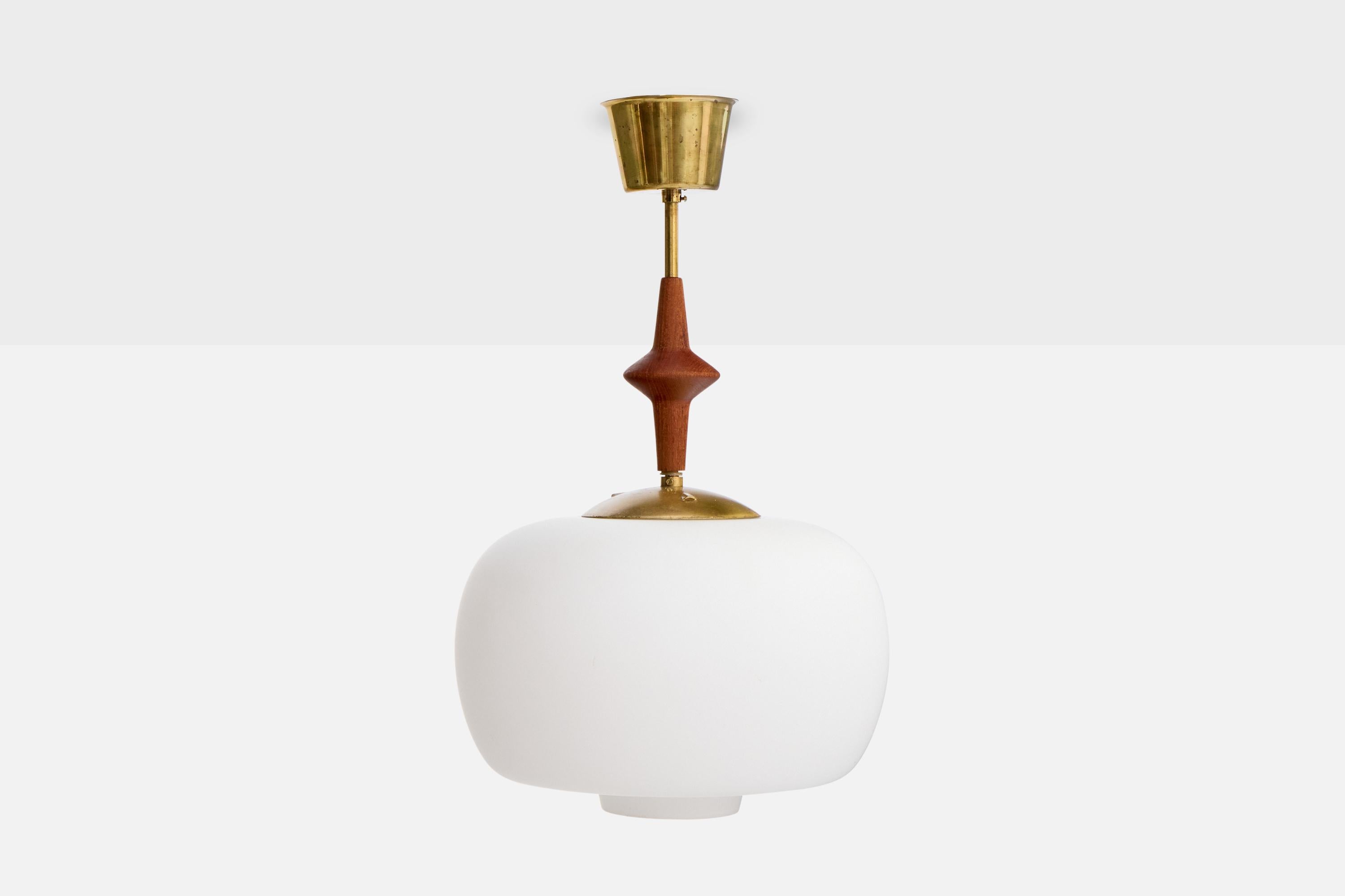 Mid-Century moderno Lampada a sospensione di design svedese, ottone, teak, vetro, Svezia, anni '50 in vendita