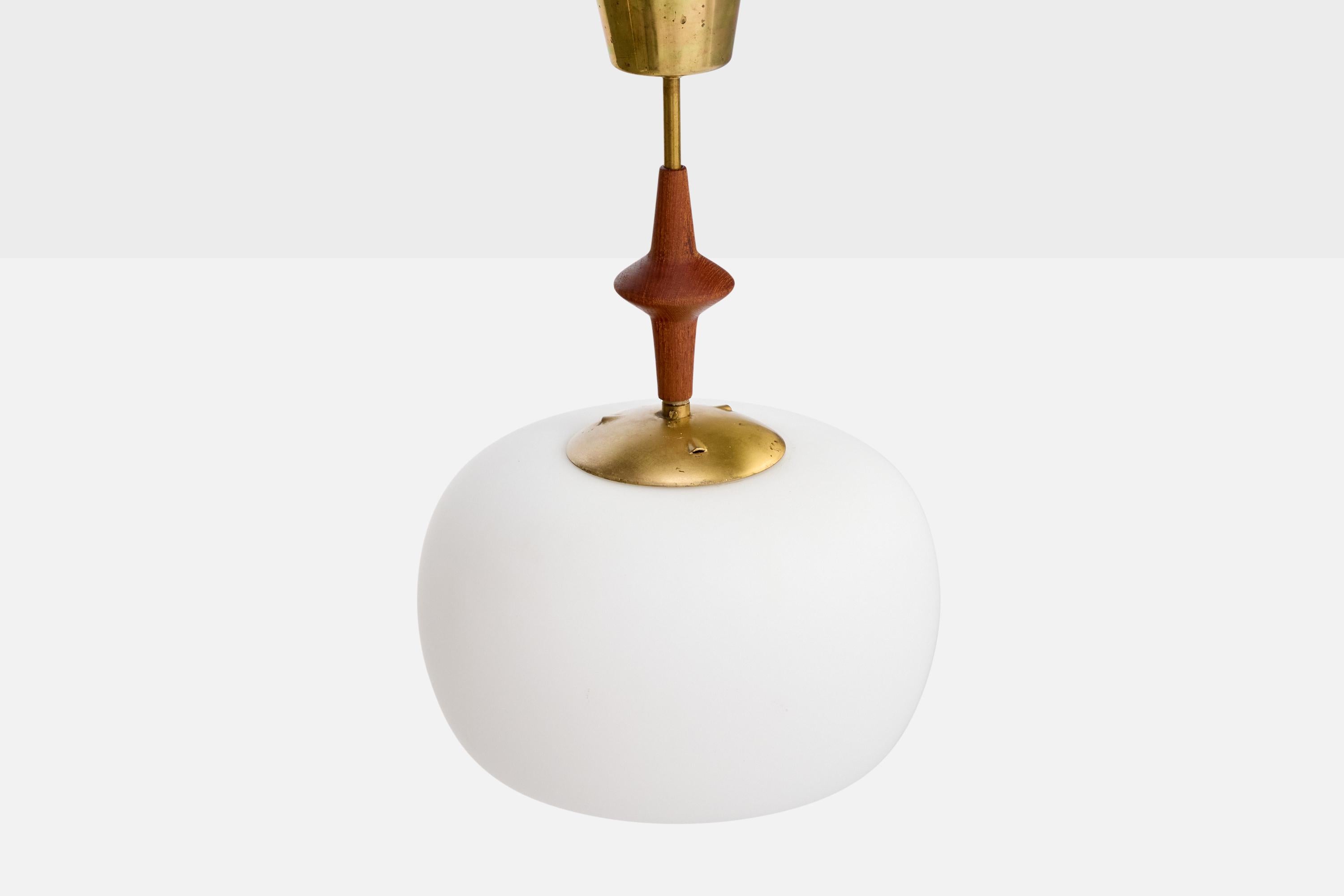Svedese Lampada a sospensione di design svedese, ottone, teak, vetro, Svezia, anni '50 in vendita