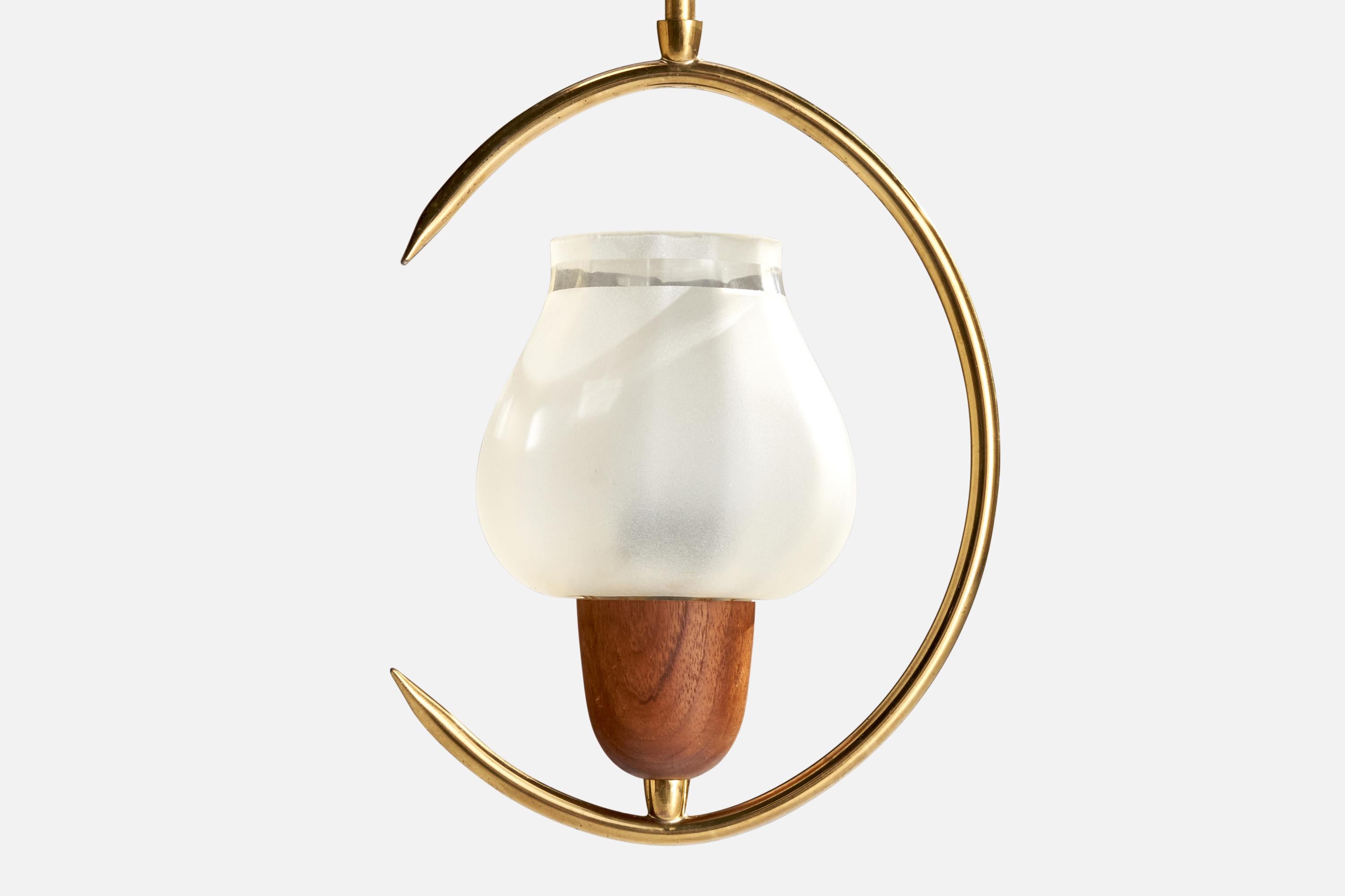 Lampada a sospensione di design svedese, ottone, teak, vetro, Svezia, anni '50 In condizioni buone in vendita a High Point, NC