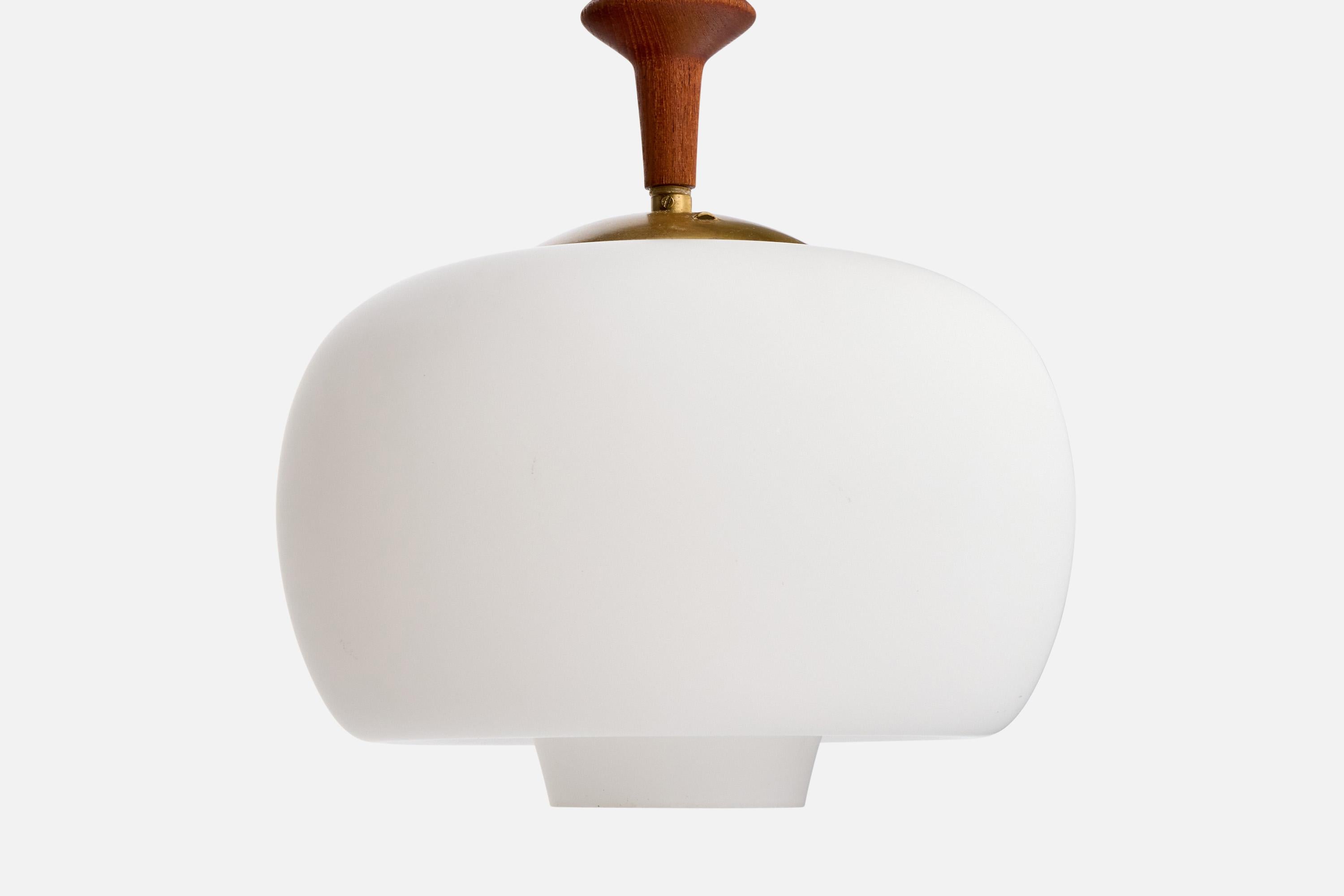 Lampada a sospensione di design svedese, ottone, teak, vetro, Svezia, anni '50 In condizioni buone in vendita a High Point, NC