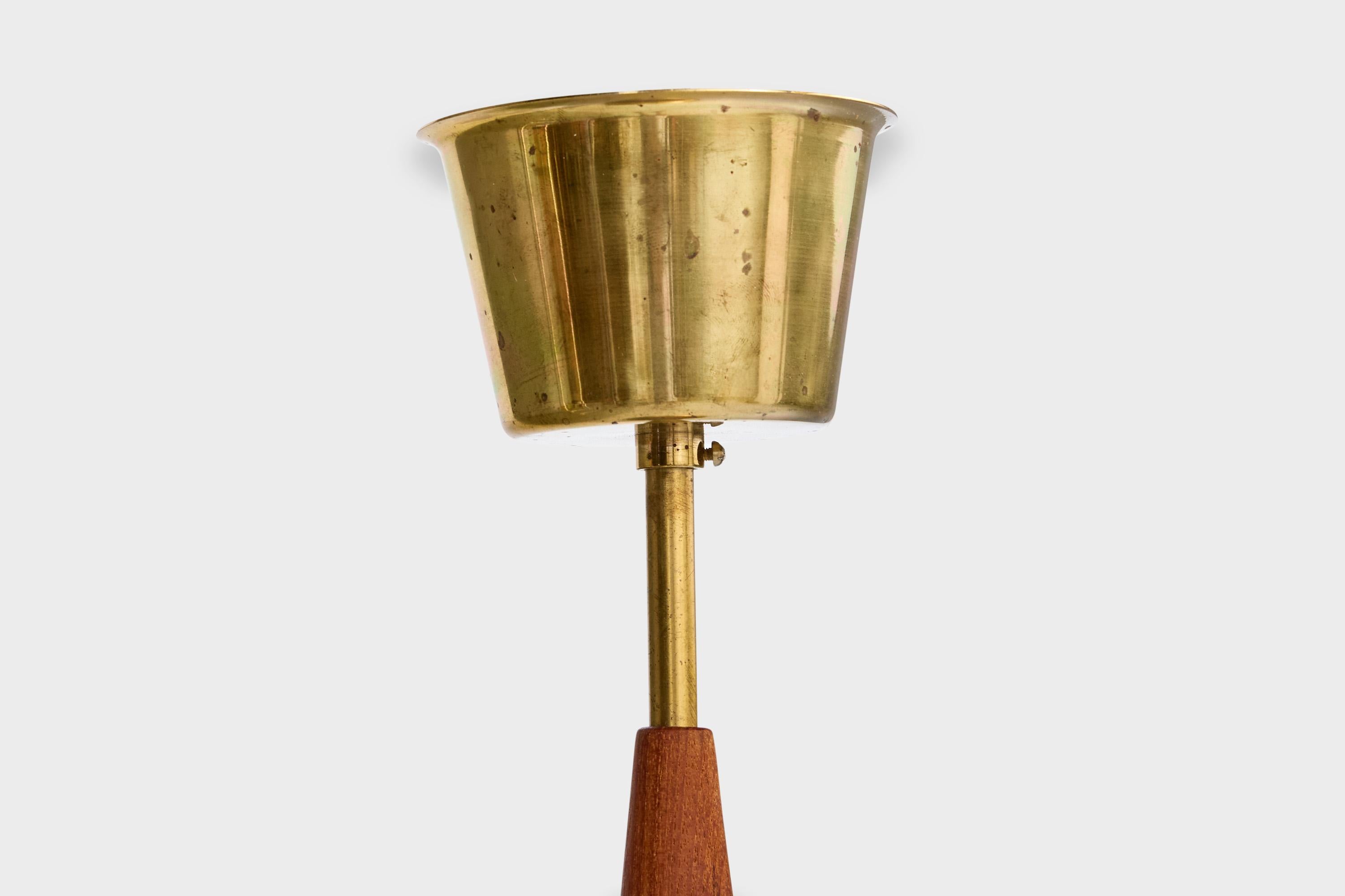 Lampada a sospensione di design svedese, ottone, teak, vetro, Svezia, anni '50 in vendita 2