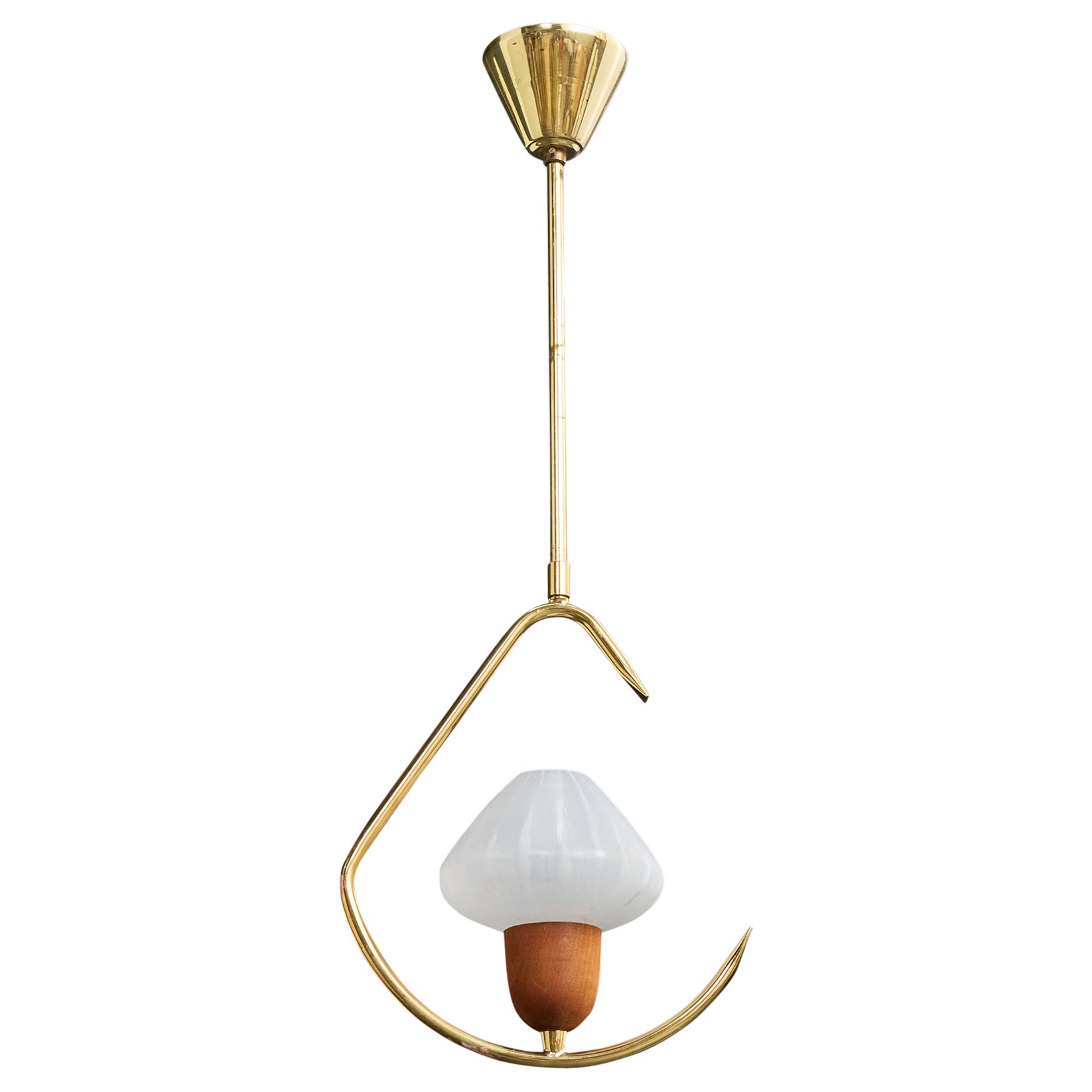 Lampada a sospensione di design svedese, ottone, teak, vetro, Svezia, anni
50