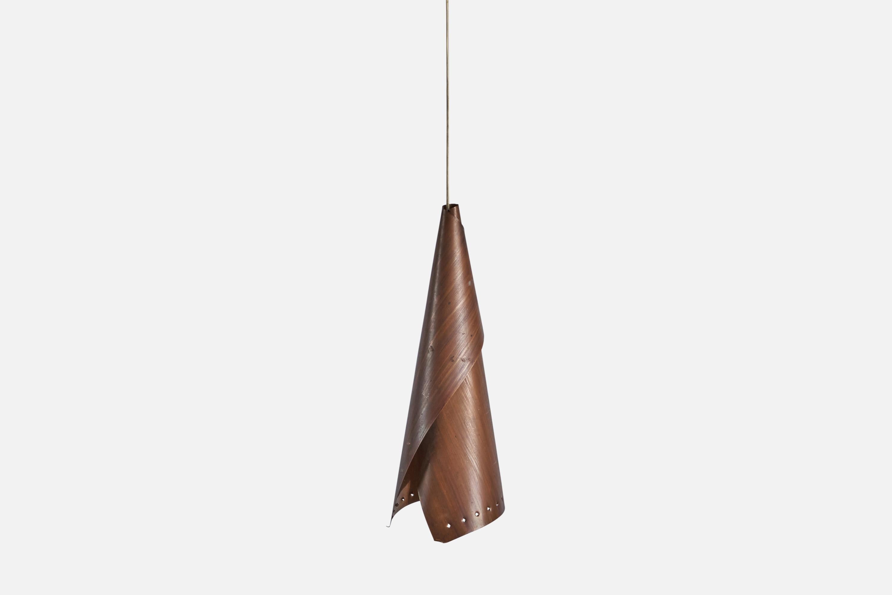 A copper pendant designed and produced in Sweden, c. 1960s.

Overall Dimensions (inches): 22” H x 7” Diameter
Bulb Specifications: E-26 Bulb
Number of Sockets: 1
Variable drop length 