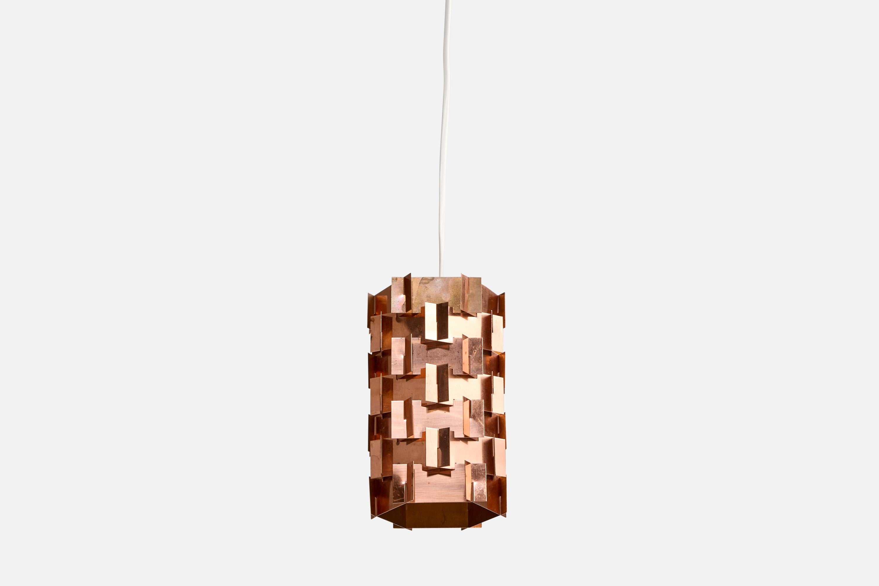Lámpara colgante de cobre diseñada y fabricada en Suecia, c. 1960.

Dimensiones de la lámpara (pulgadas): 7,0 
