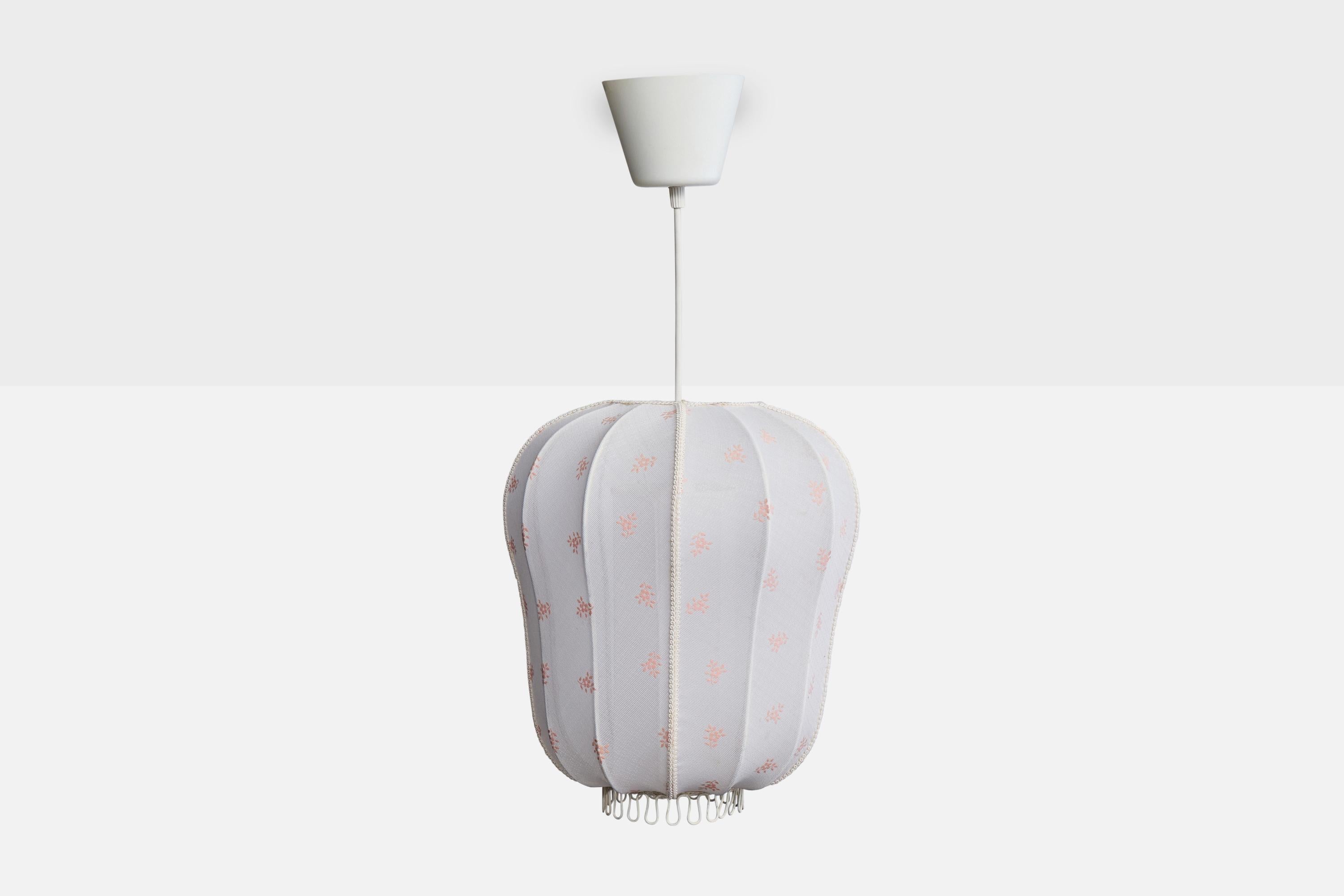 Mid-Century moderno Designer svedese, lampada a sospensione, tessuto, metallo, Svezia, anni '1950 in vendita