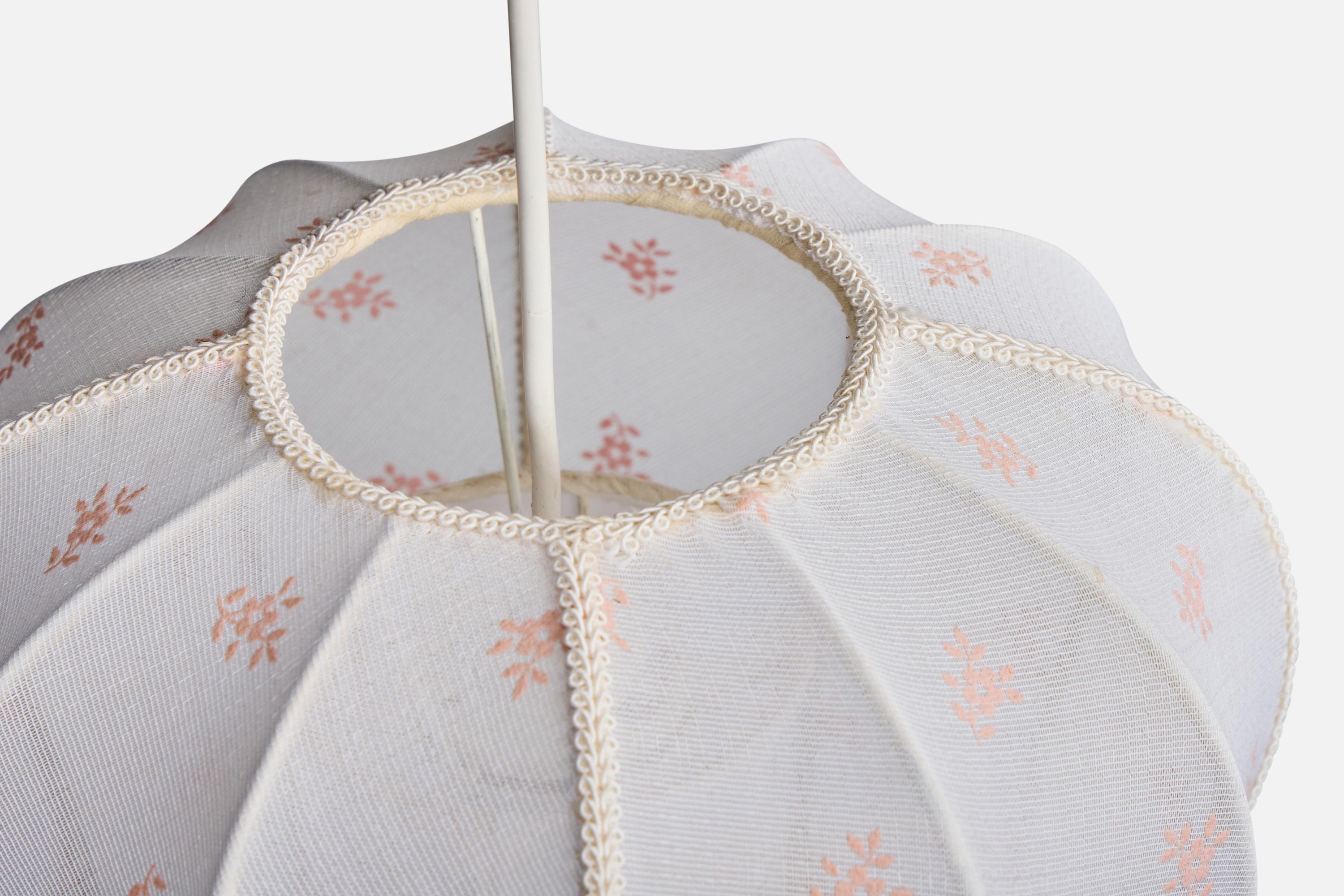 Metallo Designer svedese, lampada a sospensione, tessuto, metallo, Svezia, anni '1950 in vendita