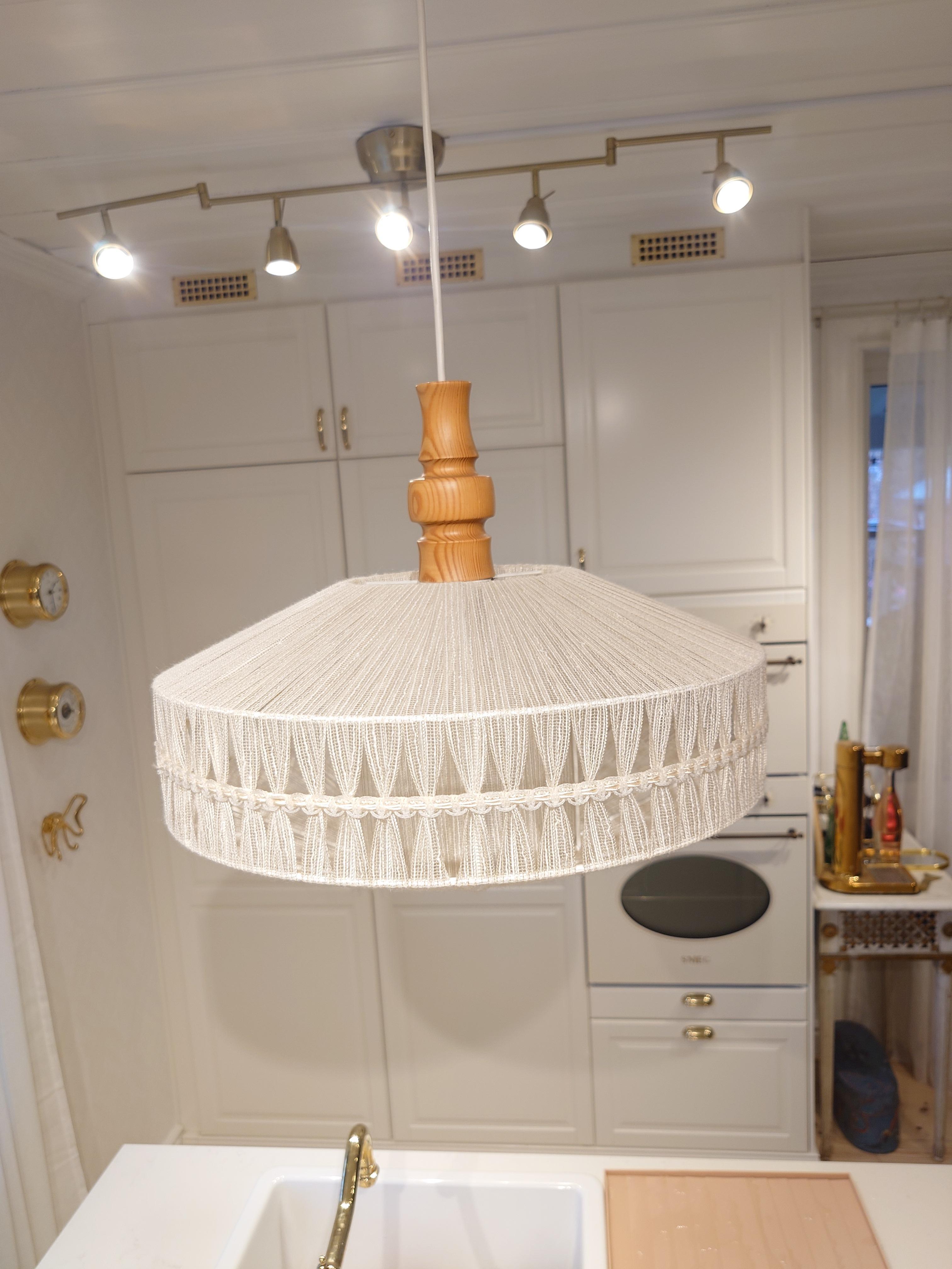 Mid-Century moderno Designer svedese, lampada a sospensione, tessuto, Svezia, anni '1960 in vendita