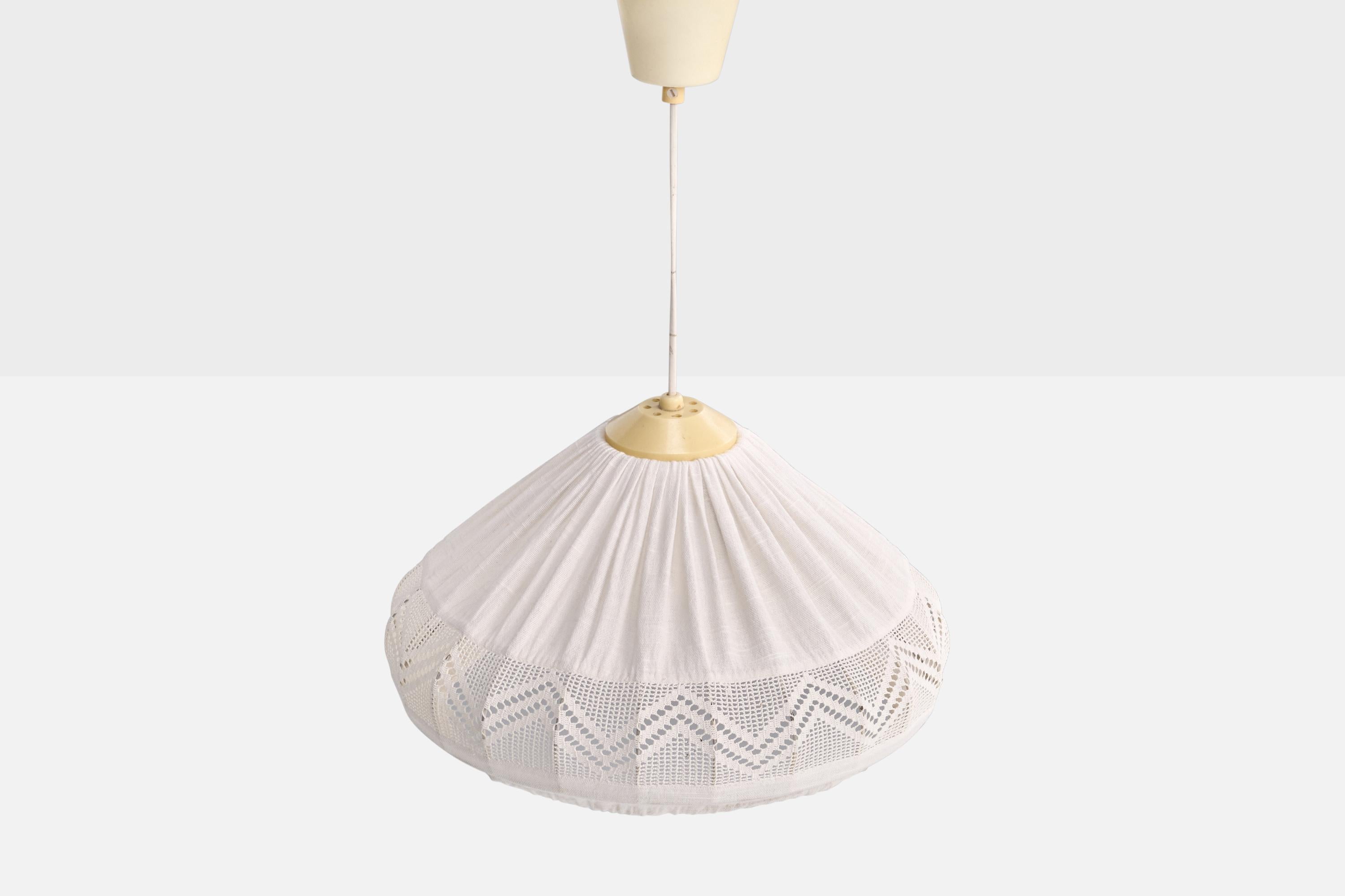 Schwedische Designerin, Pendelleuchte, Stoff, Schweden, 1960er Jahre (Mitte des 20. Jahrhunderts) im Angebot