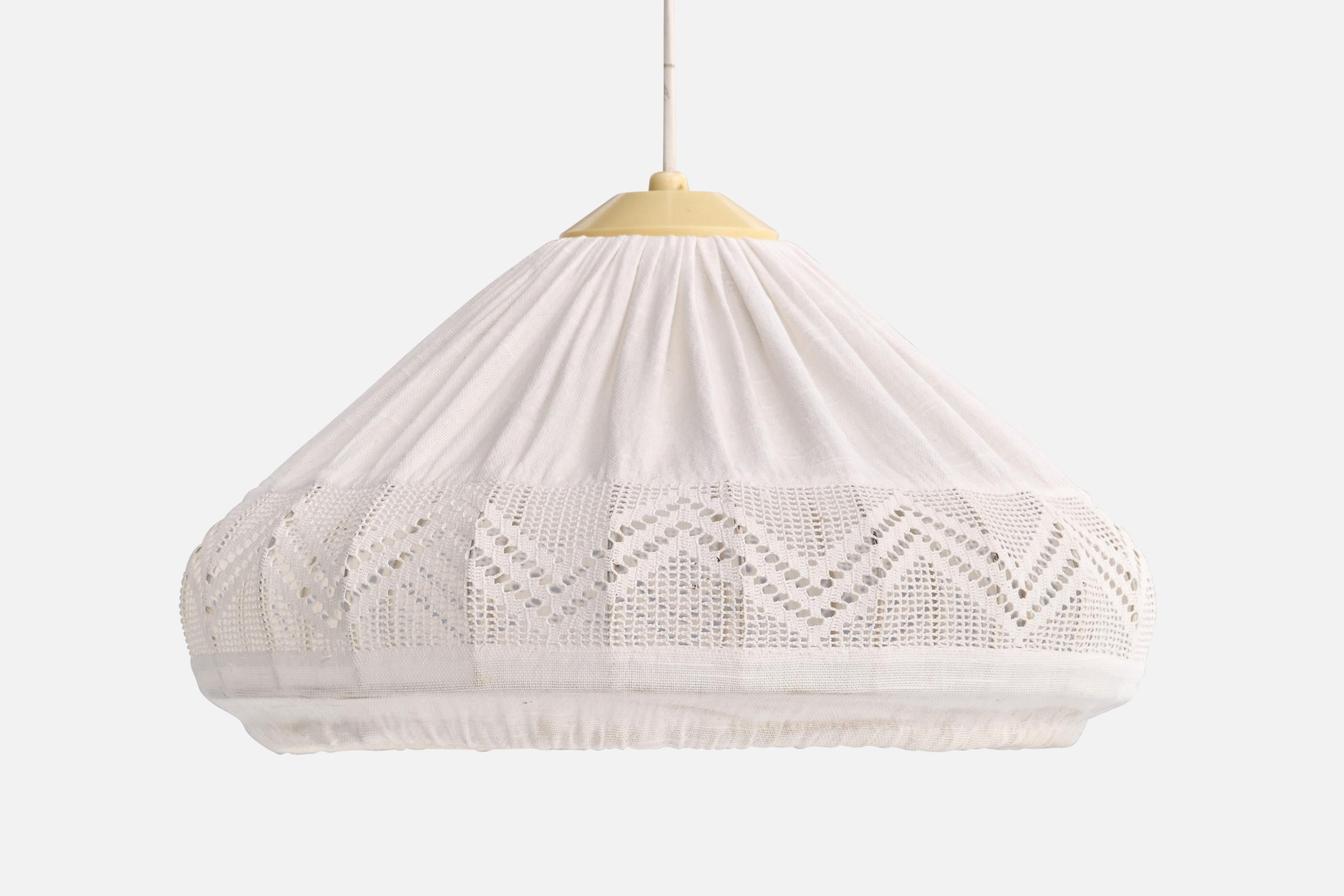 Schwedische Designerin, Pendelleuchte, Stoff, Schweden, 1960er Jahre im Angebot 1