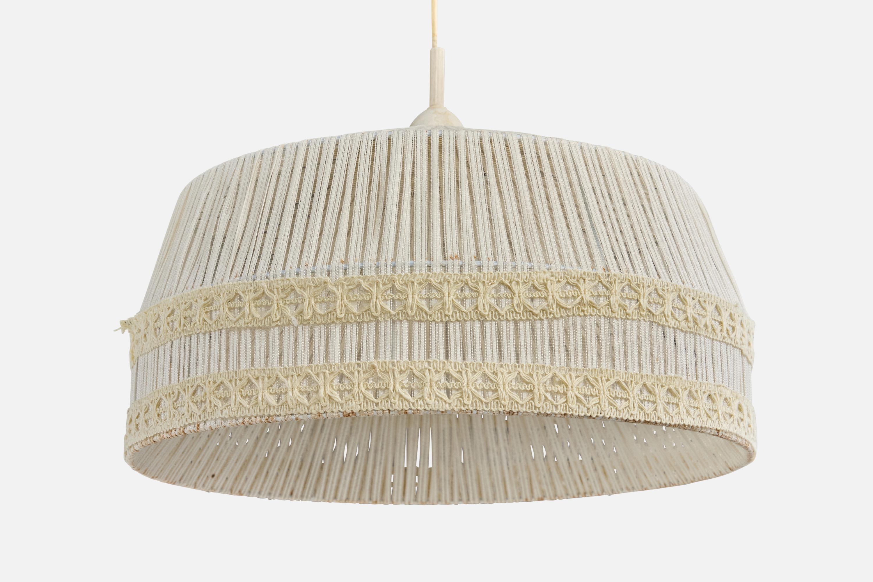 Designer suédois, lampe suspendue, tissu, Suède, années 1960 Bon état - En vente à High Point, NC