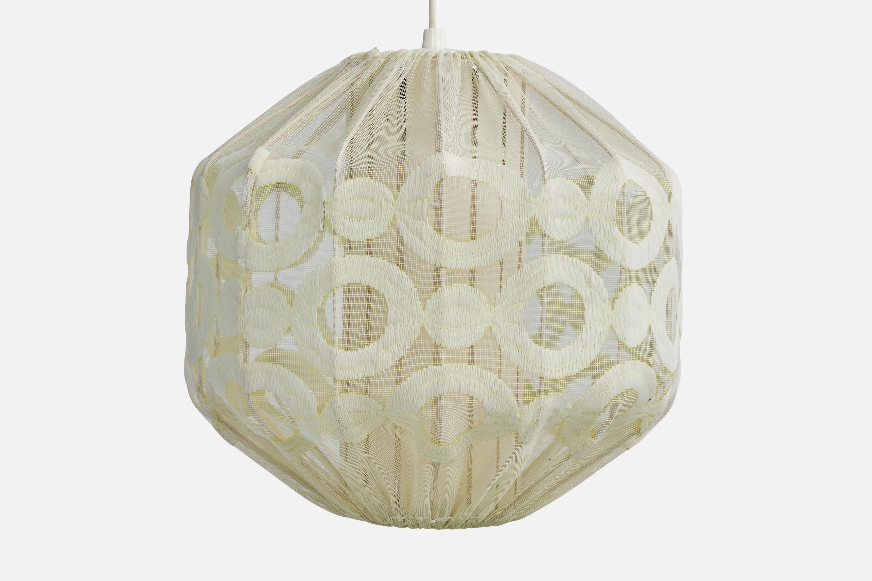 Designer svedese, lampada a sospensione, tessuto, Svezia, anni '1960 In condizioni buone in vendita a High Point, NC