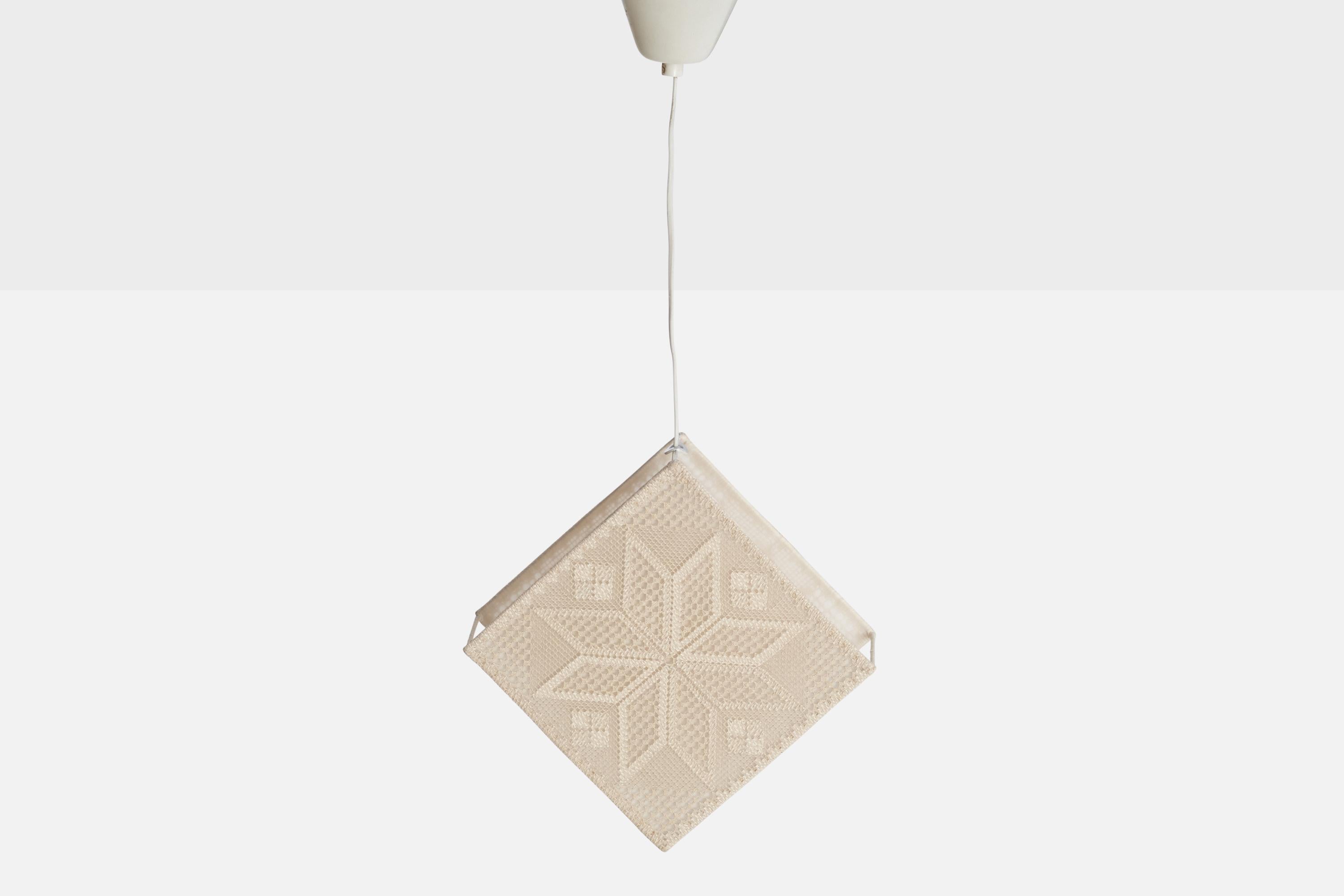 Fine XX secolo Designer svedese, lampada a sospensione, tessuto, Svezia, anni '1970 in vendita