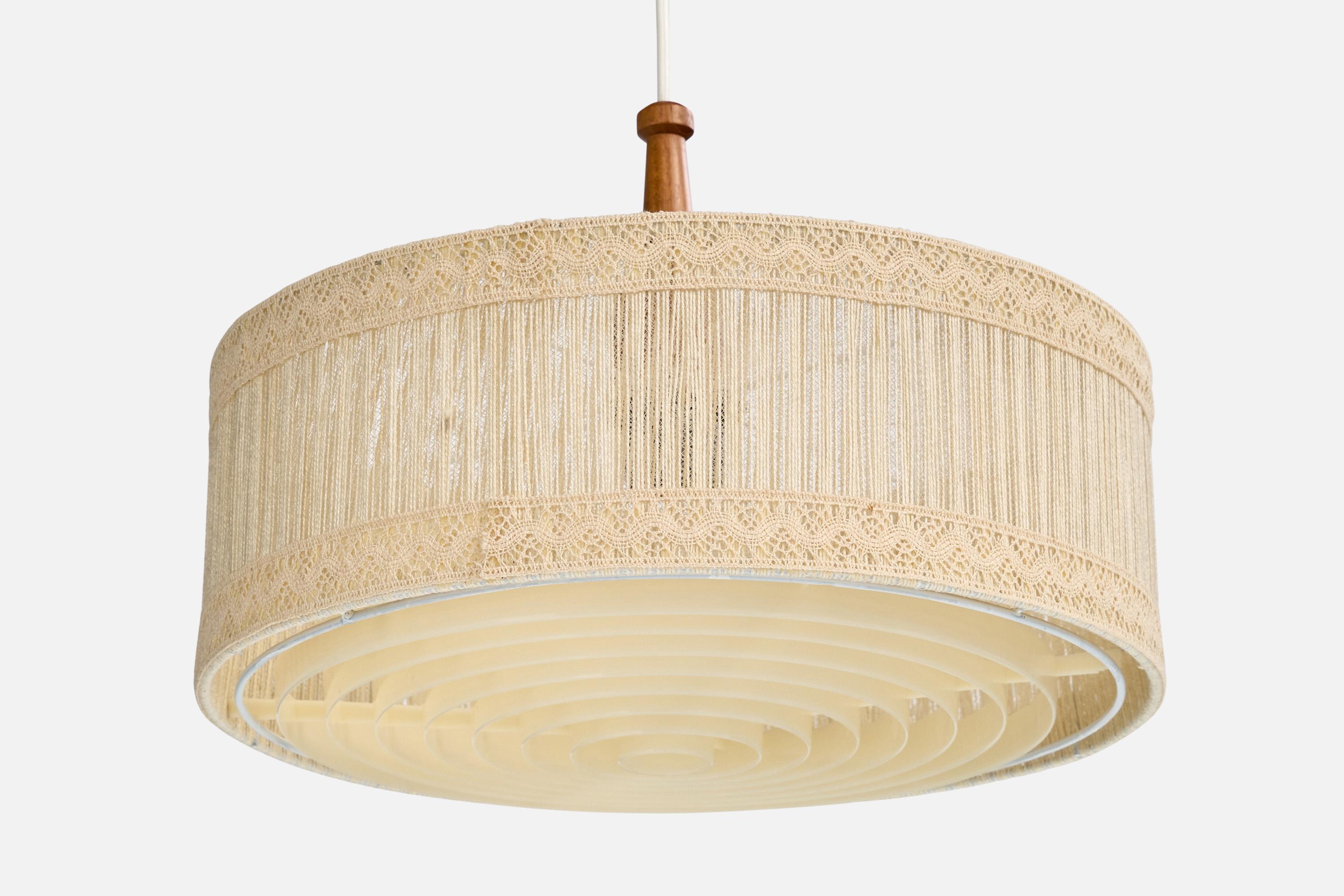 Fine XX secolo Designer svedese, lampada a sospensione, Fabrice, Teak, Plastica, Svezia, anni '70 in vendita