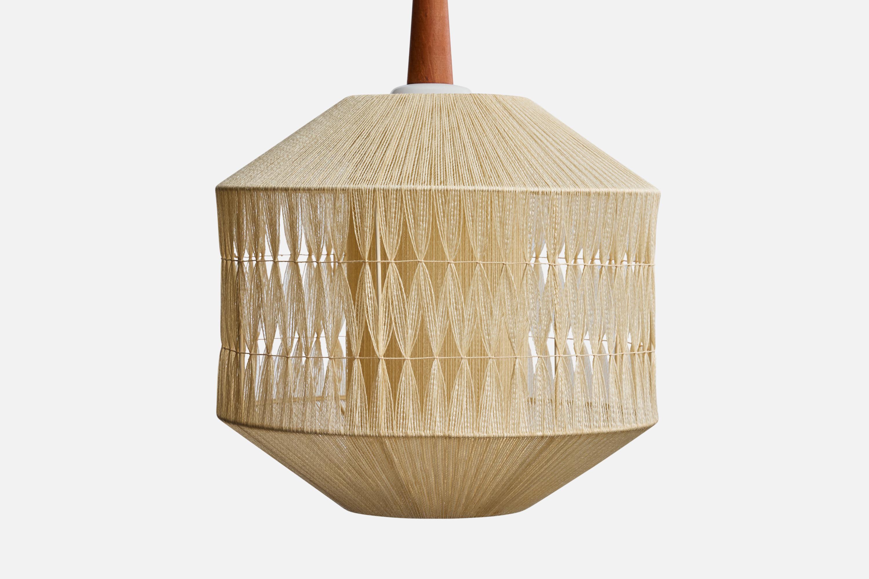 Designer svedese, lampada a sospensione, tessuto, teak, Svezia, anni '1950 In condizioni buone in vendita a High Point, NC