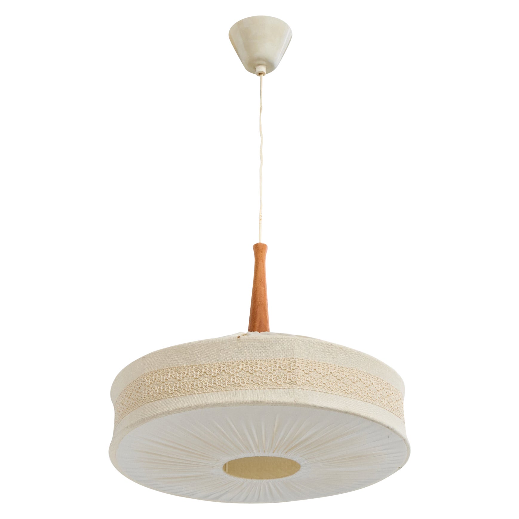 Designer svedese, lampada a sospensione, tessuto, teak, Svezia, anni '1950 in vendita